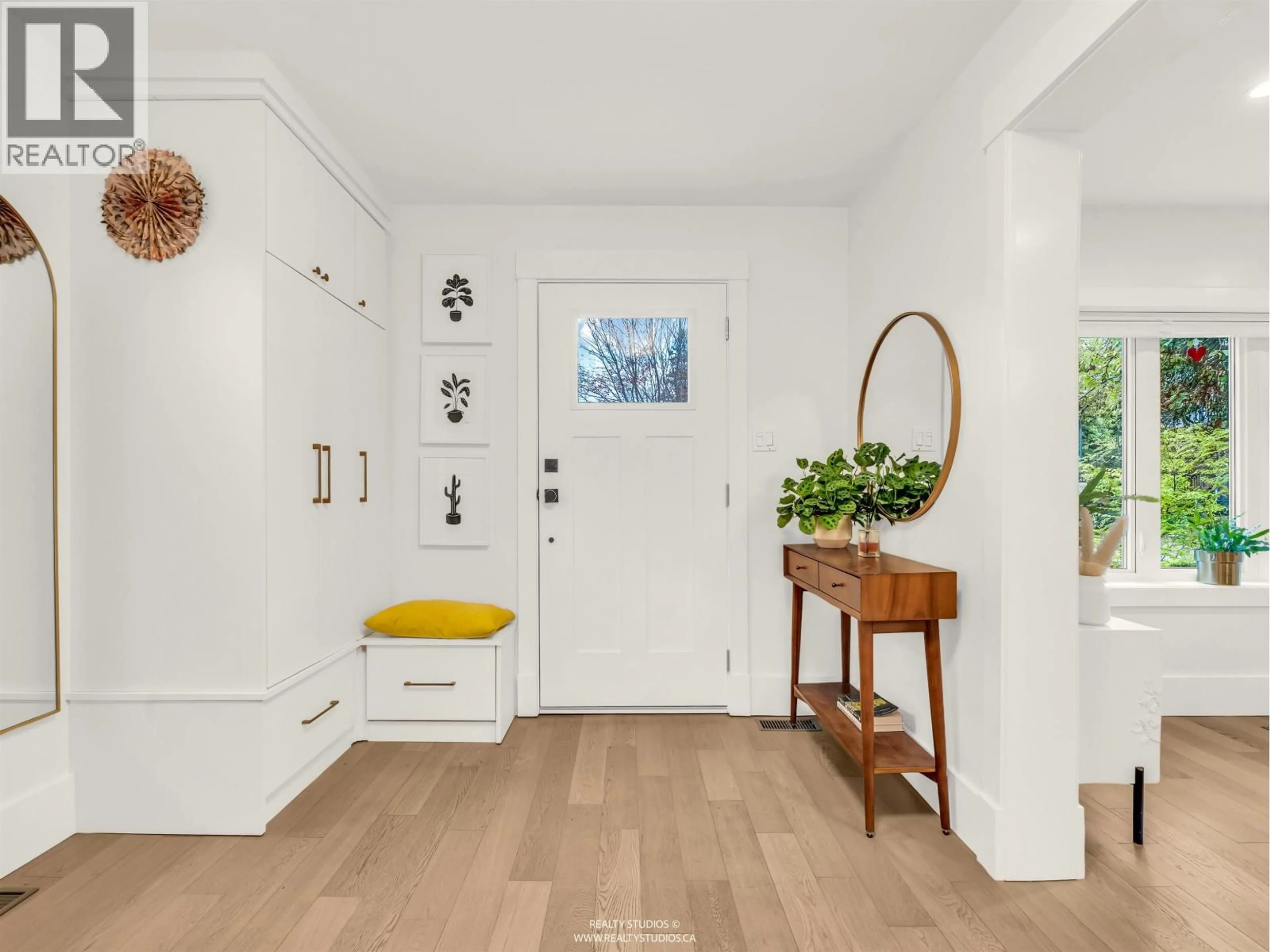 Indoor entryway for 3849 ST. CATHERINES STREET, Vancouver British Columbia V5V4L5