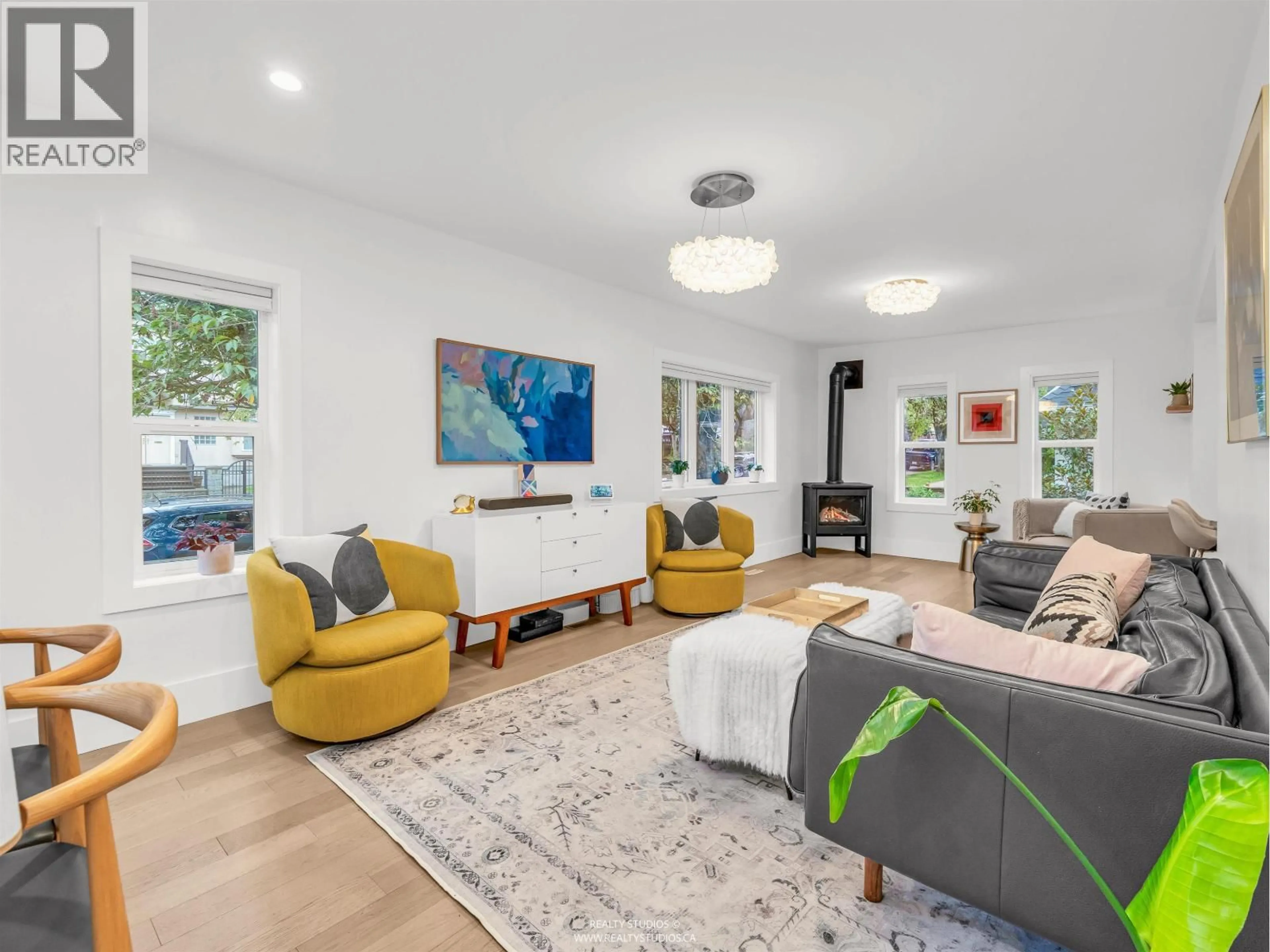 Living room with furniture, unknown for 3849 ST. CATHERINES STREET, Vancouver British Columbia V5V4L5