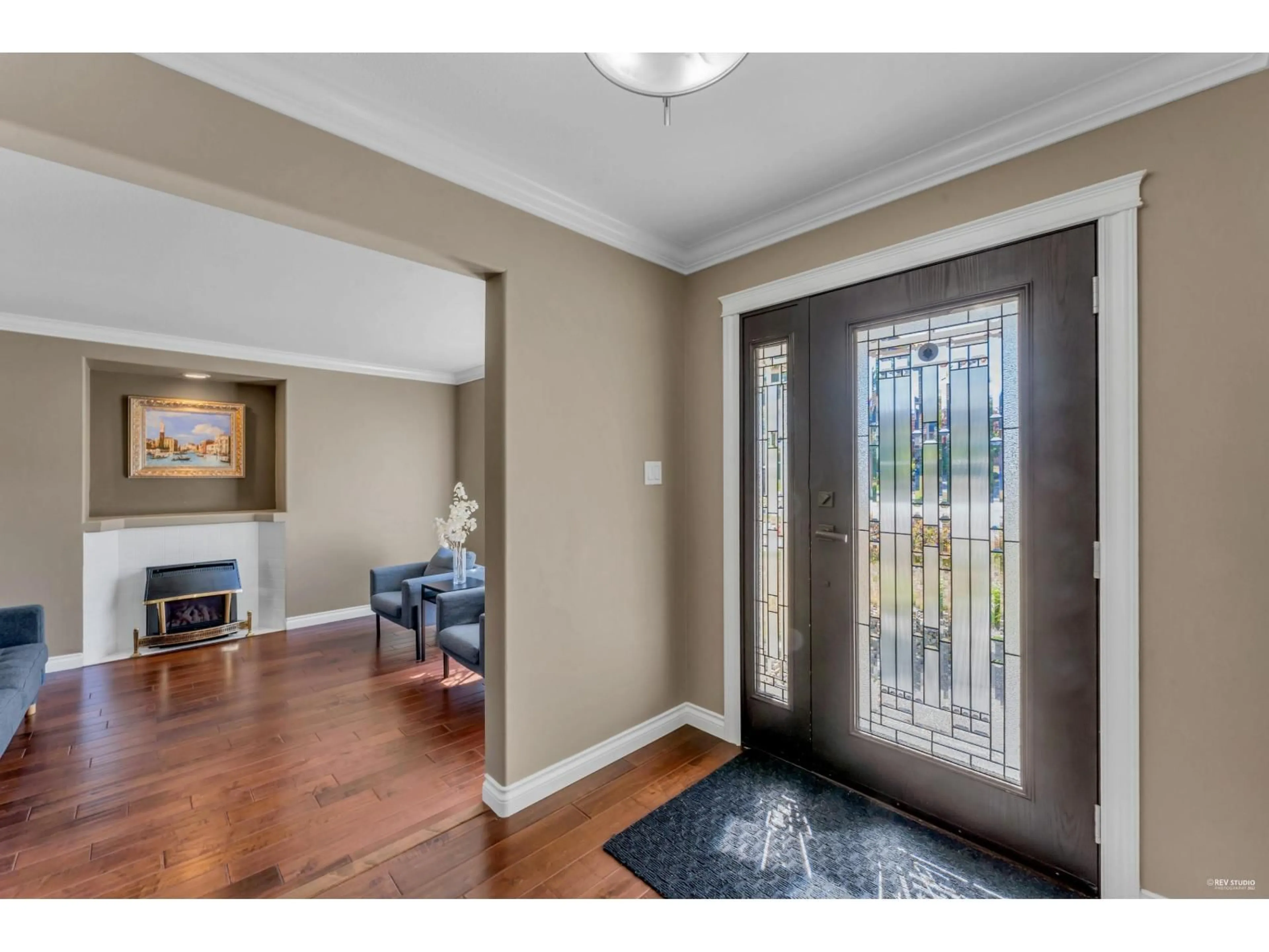 Indoor entryway for 9076 160A, Surrey British Columbia V4N3E4
