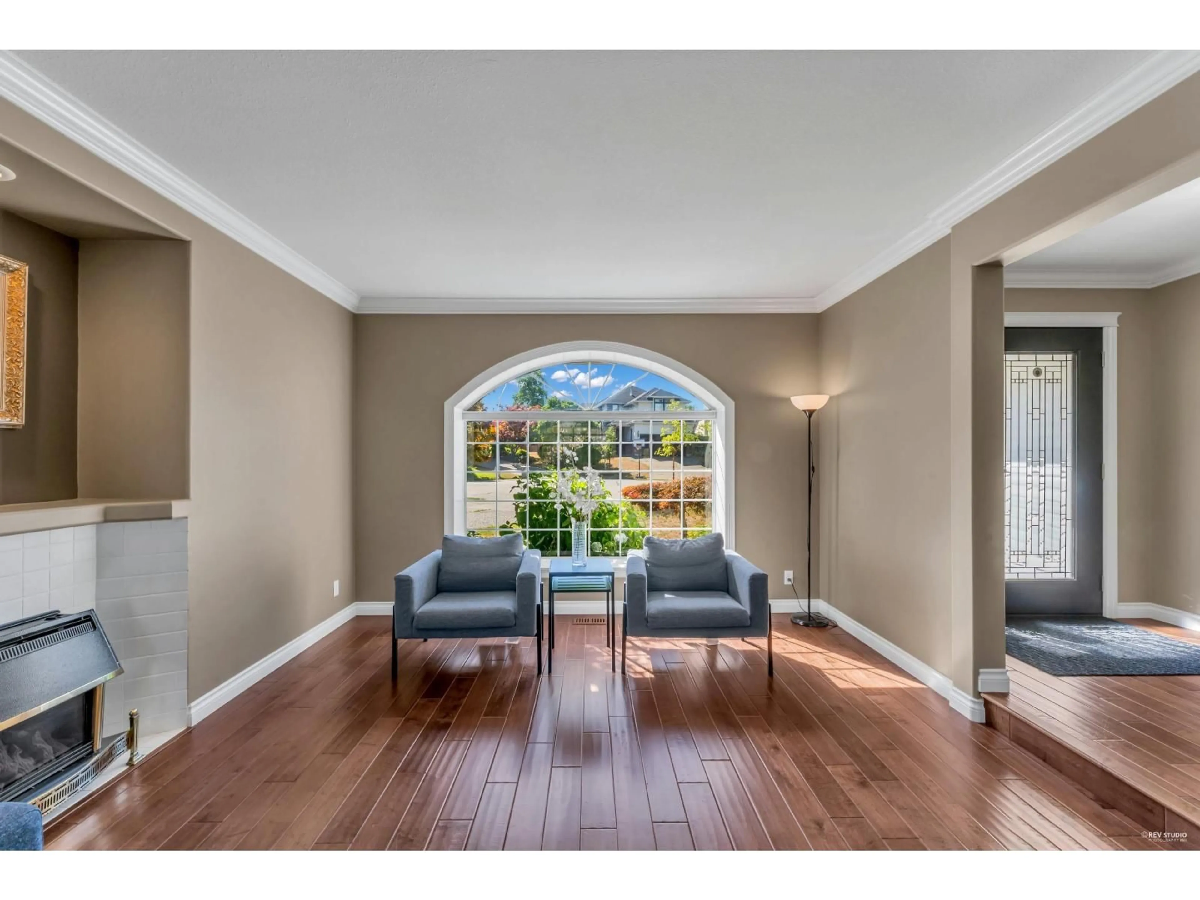 Indoor entryway for 9076 160A, Surrey British Columbia V4N3E4