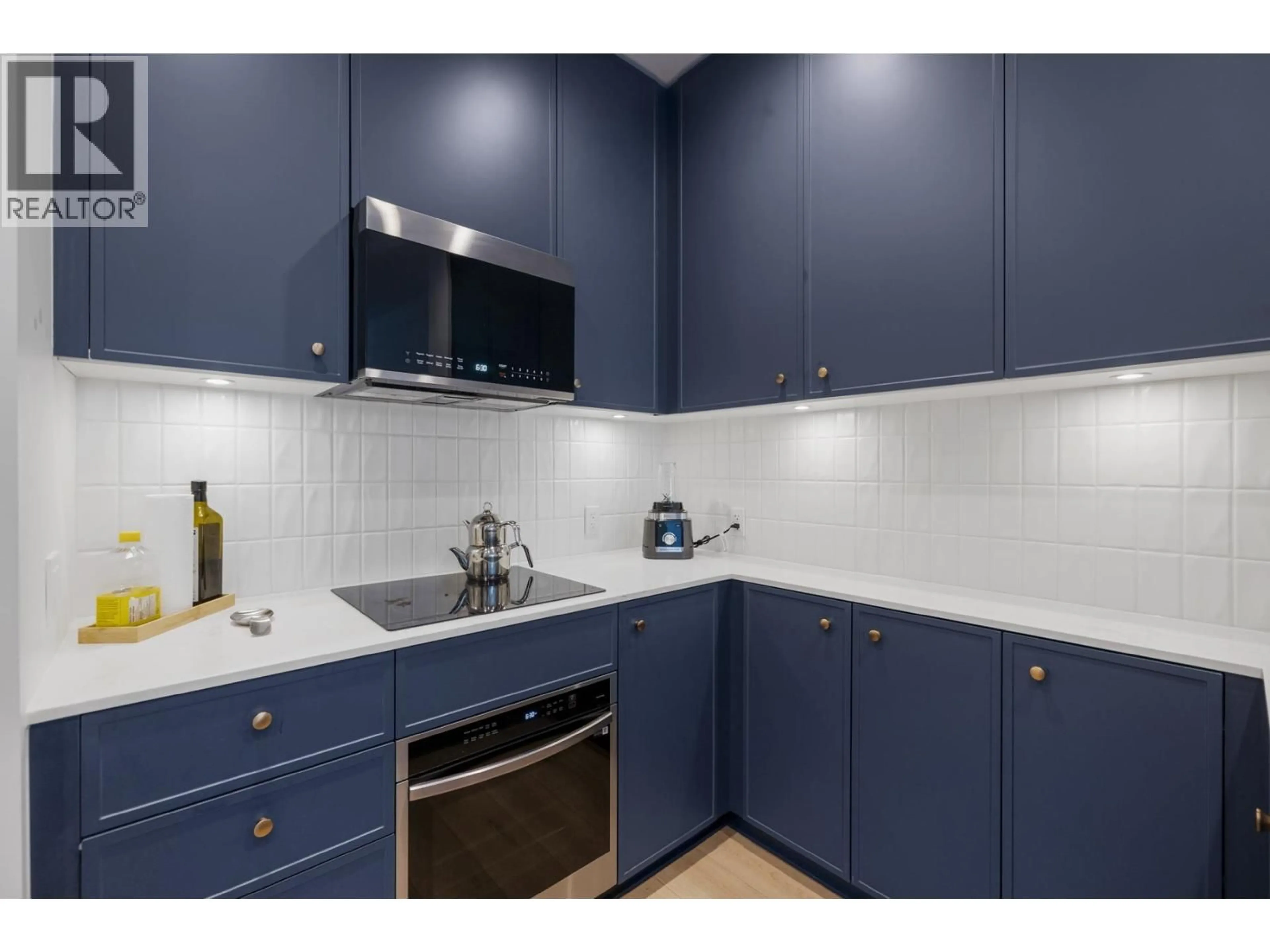 Standard kitchen, ceramic/tile floor for 110 - 708 EDGAR AVENUE, Coquitlam British Columbia V3K2J4