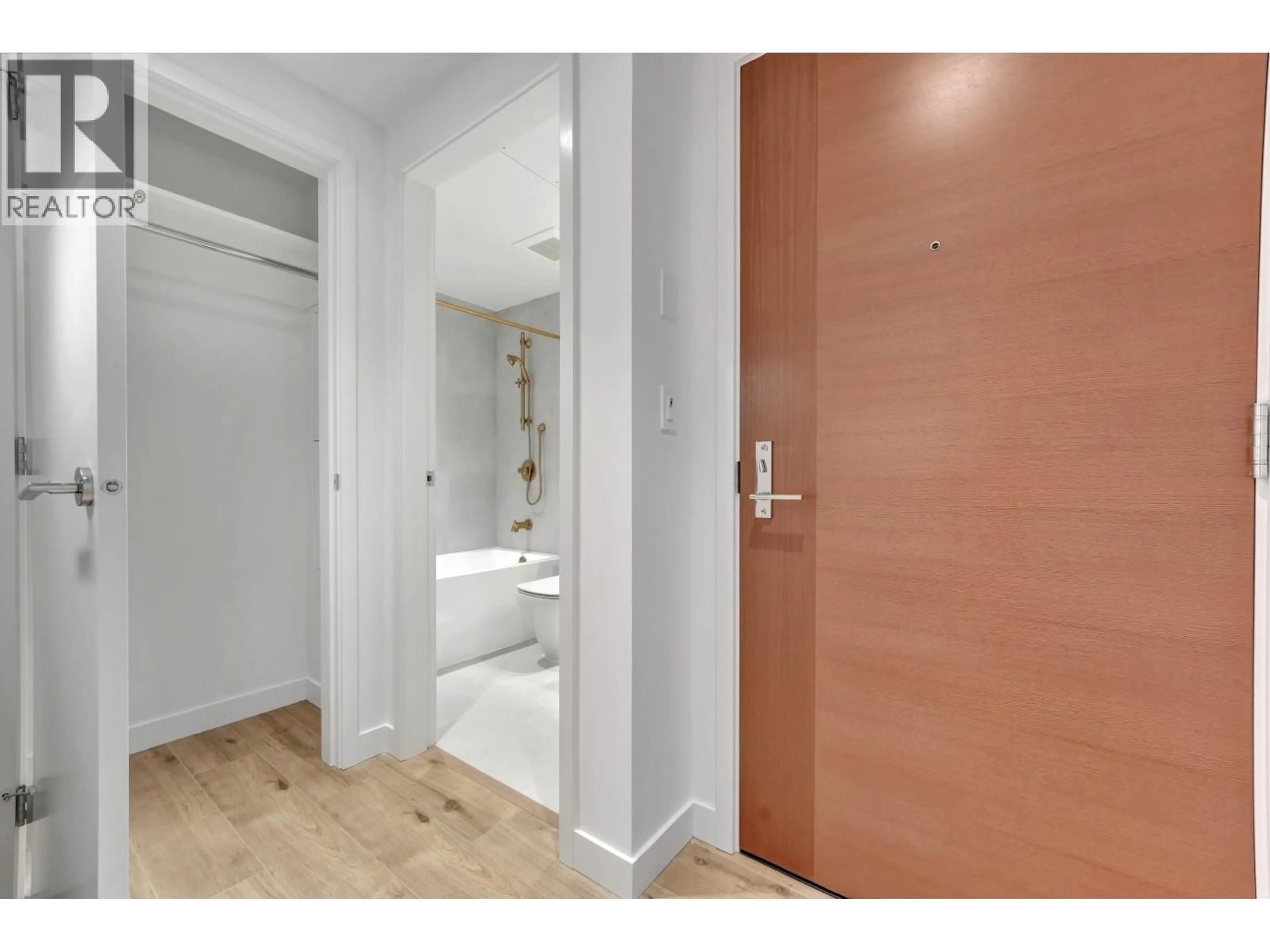 Indoor entryway for 3601 - 720 FARROW STREET, Coquitlam British Columbia V3J0P3