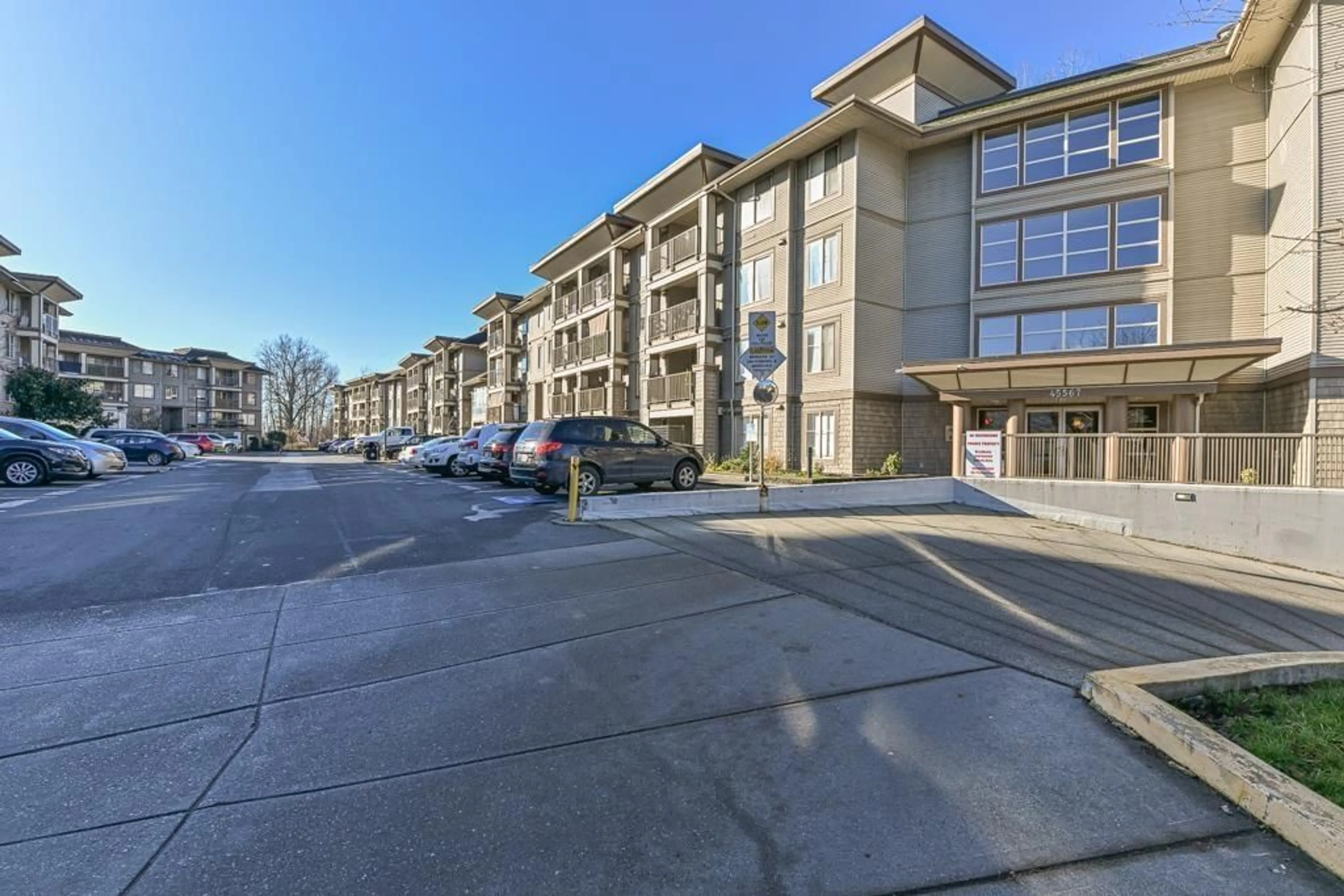 A pic from outside/outdoor area/front of a property/back of a property/a pic from drone, unknown for 215 - 45567 YALE ROAD, Chilliwack British Columbia V2P0B2