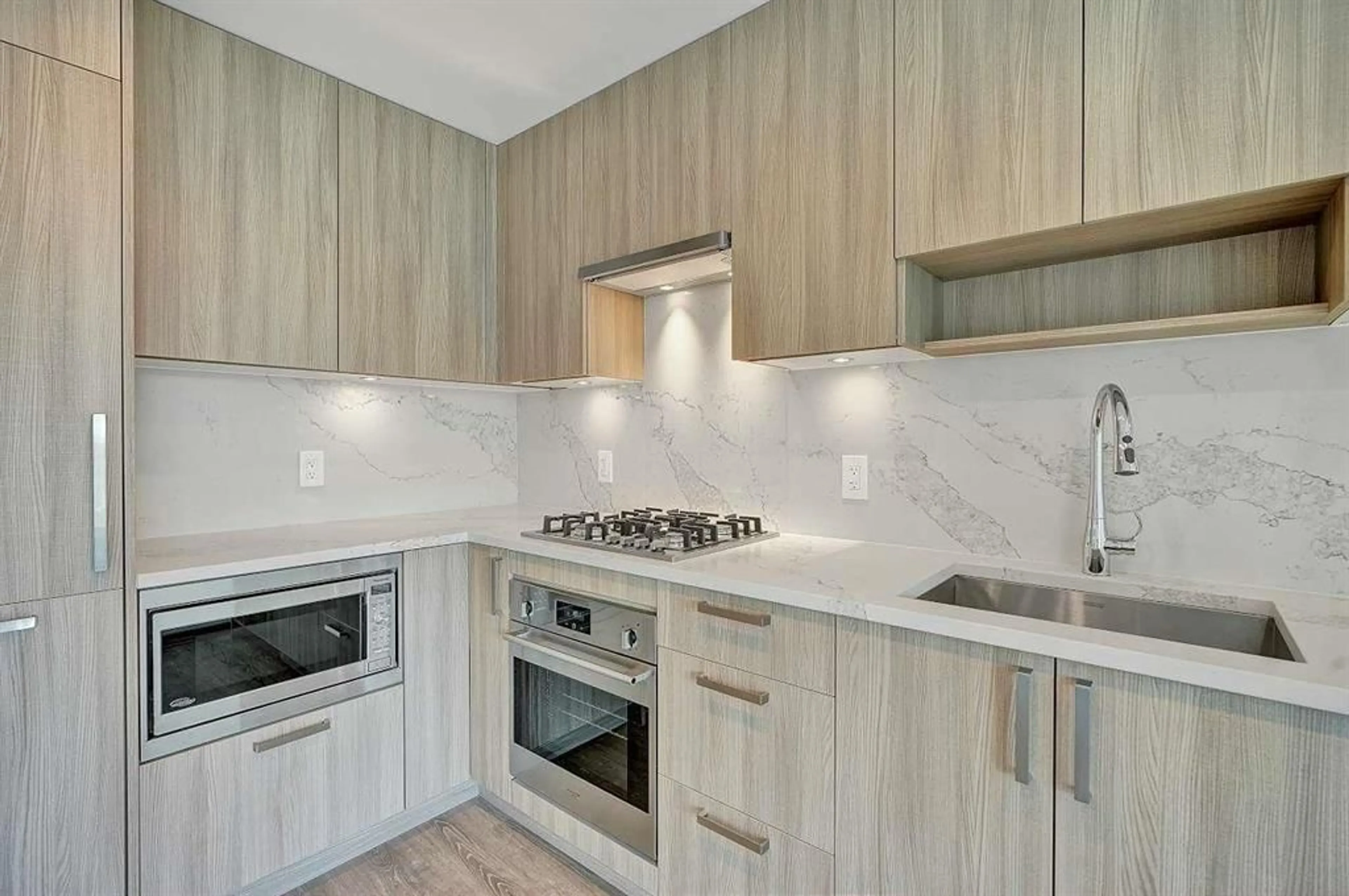 Standard kitchen, unknown for 708 - 13350 CENTRAL, Surrey British Columbia V3T0S1