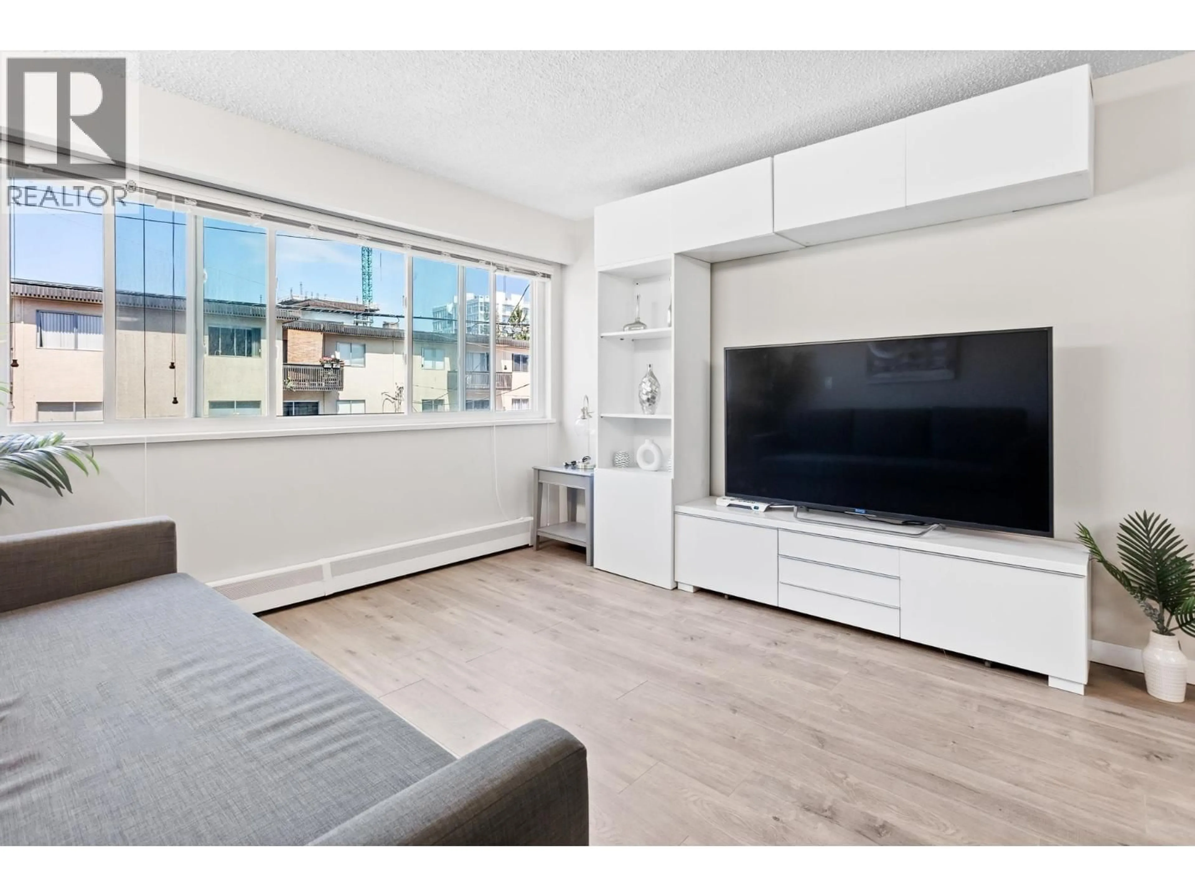 Living room with furniture, unknown for 206 - 1149 11TH AVENUE, Vancouver British Columbia V6H1K4