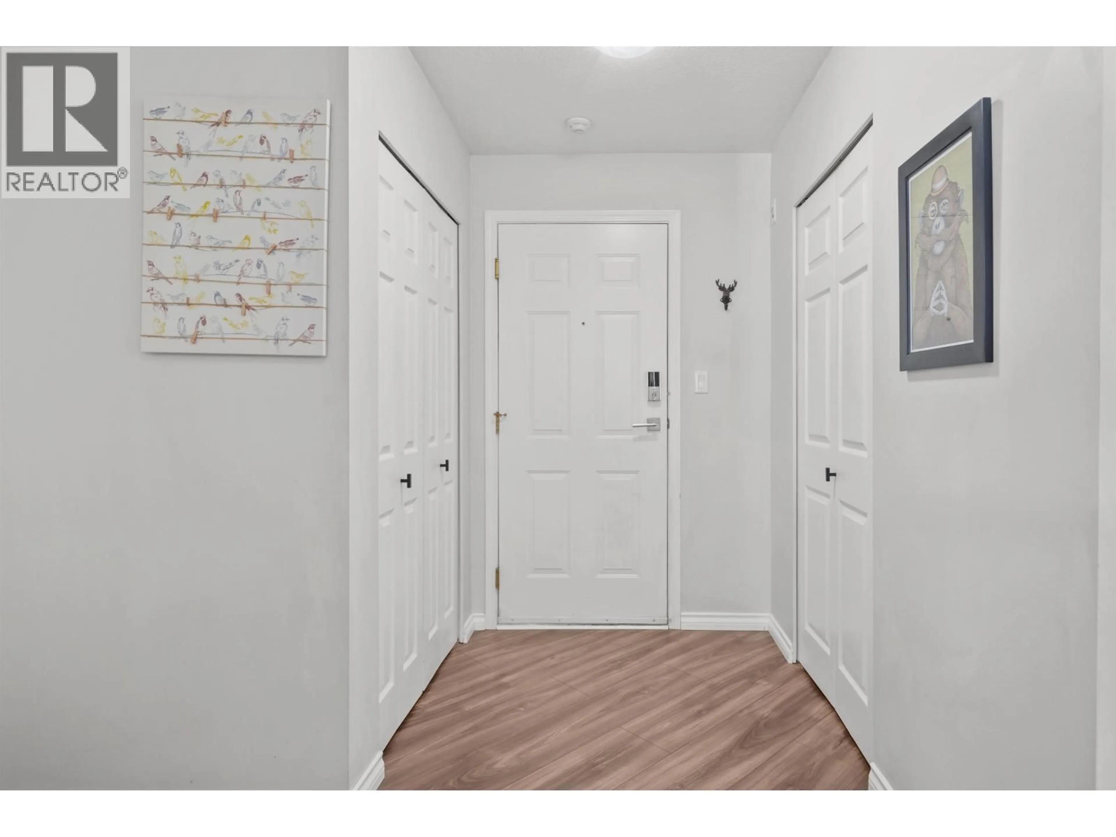 Indoor entryway for 405 - 2335 WHYTE AVENUE, Port Coquitlam British Columbia V3C2A3