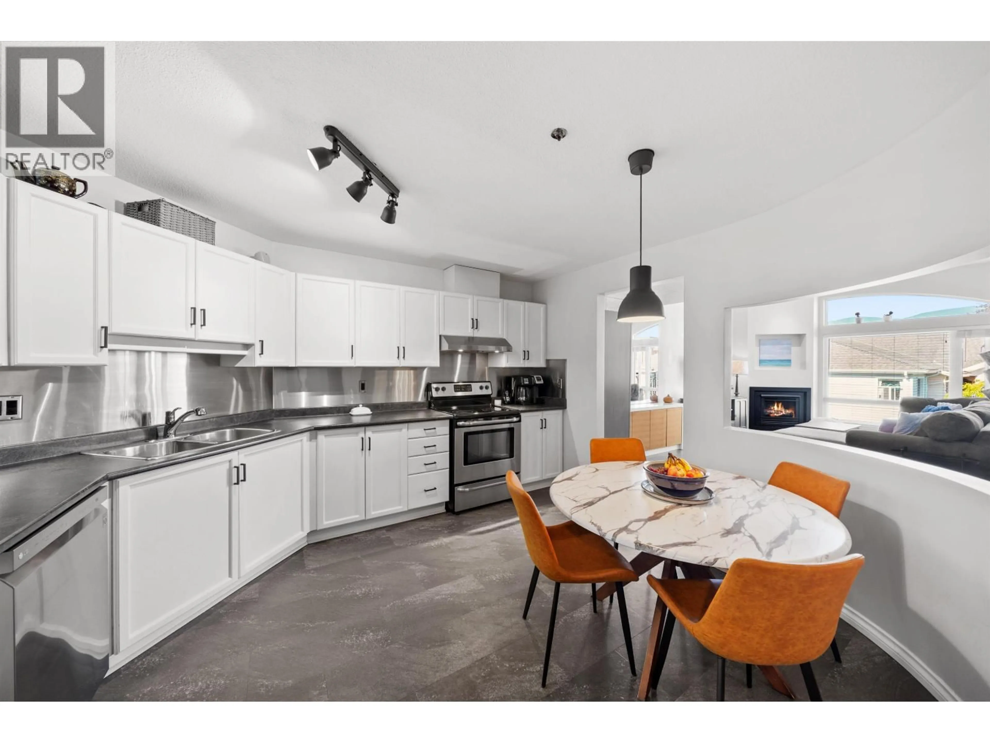 Open concept kitchen, ceramic/tile floor for 405 - 2335 WHYTE AVENUE, Port Coquitlam British Columbia V3C2A3