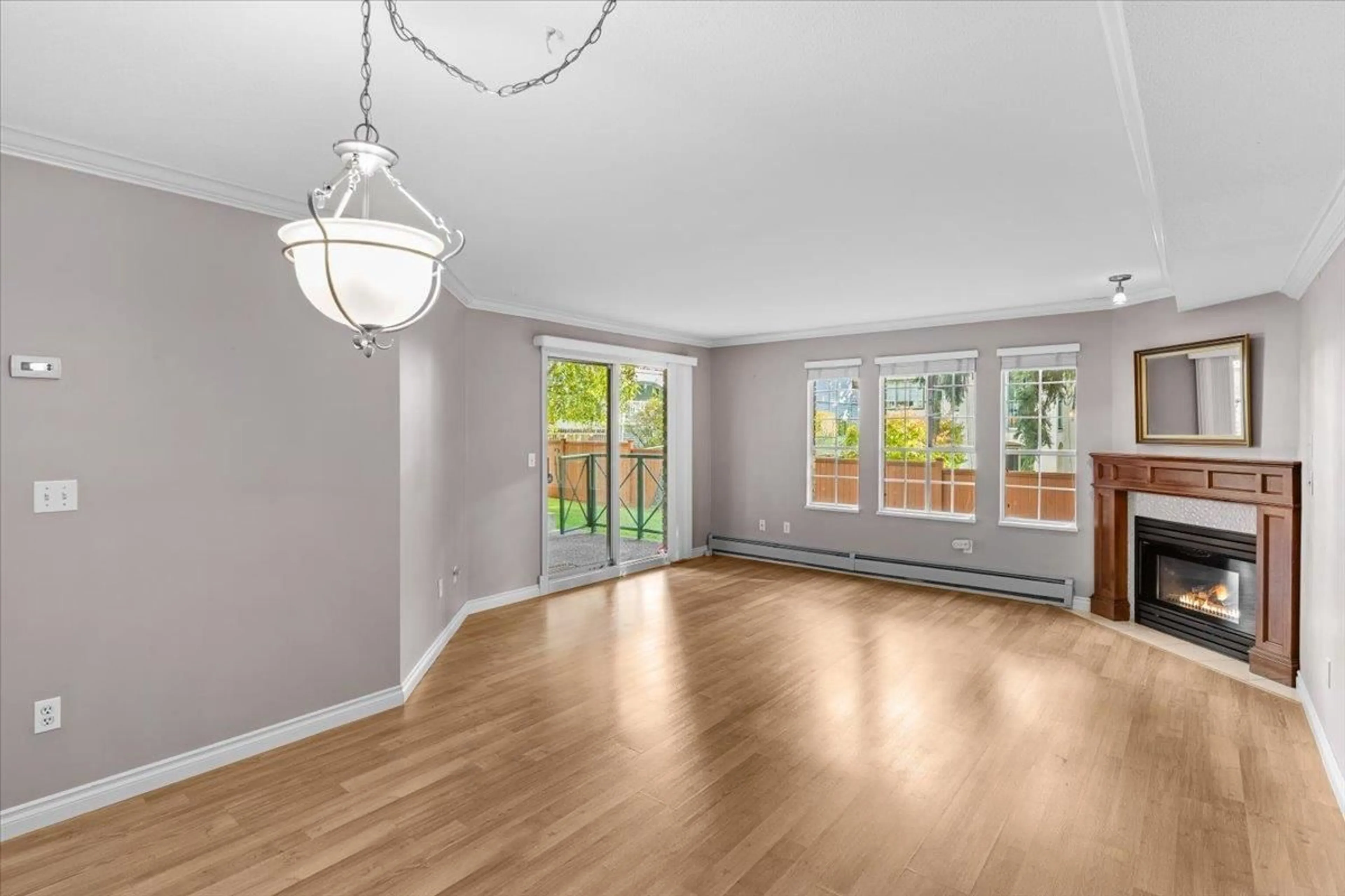 A pic of a room for 107 - 1450 MERKLIN, White Rock British Columbia V4B4C3