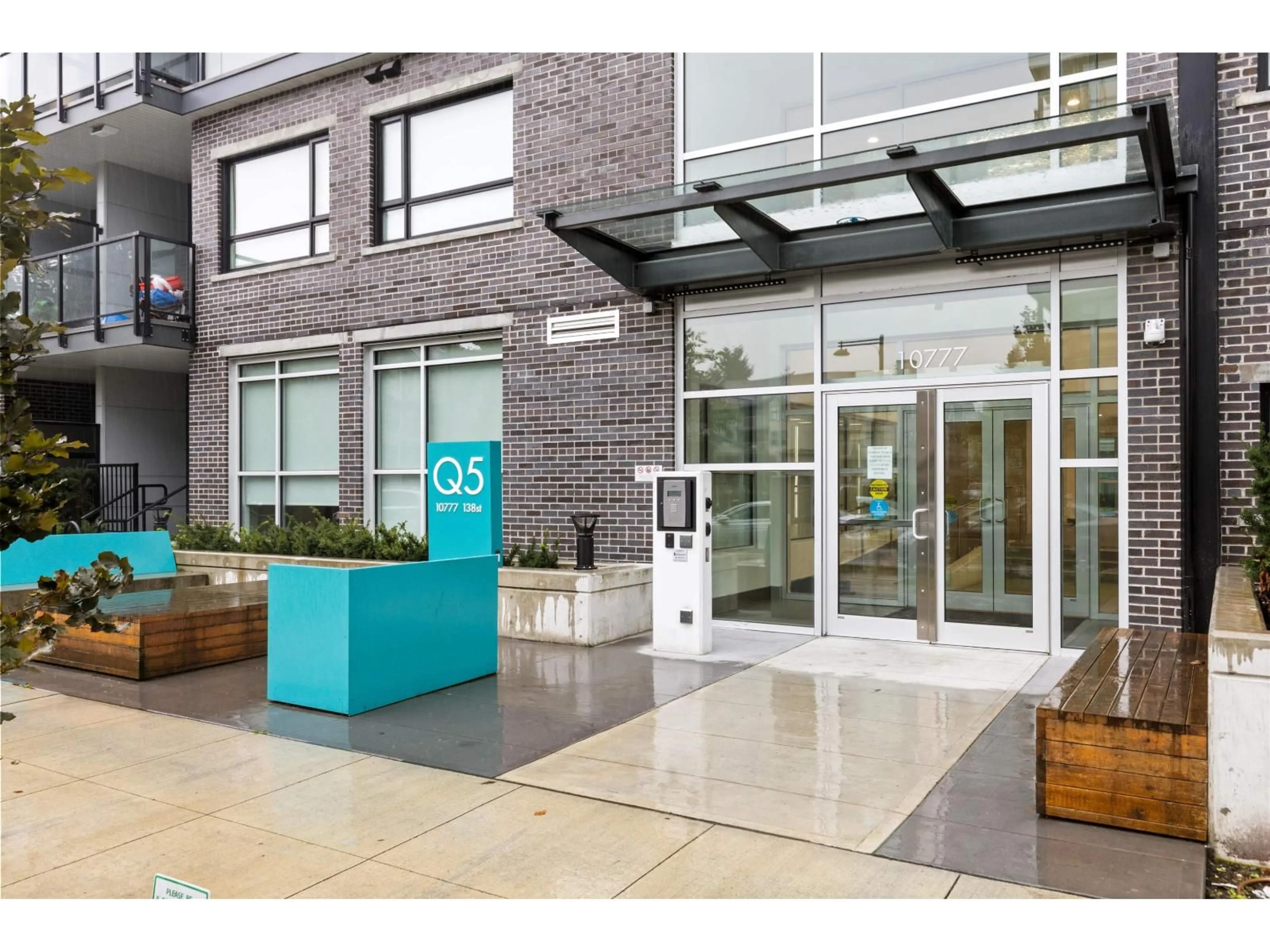 Indoor foyer for 206 - 10777 138, Surrey British Columbia V3T0T5