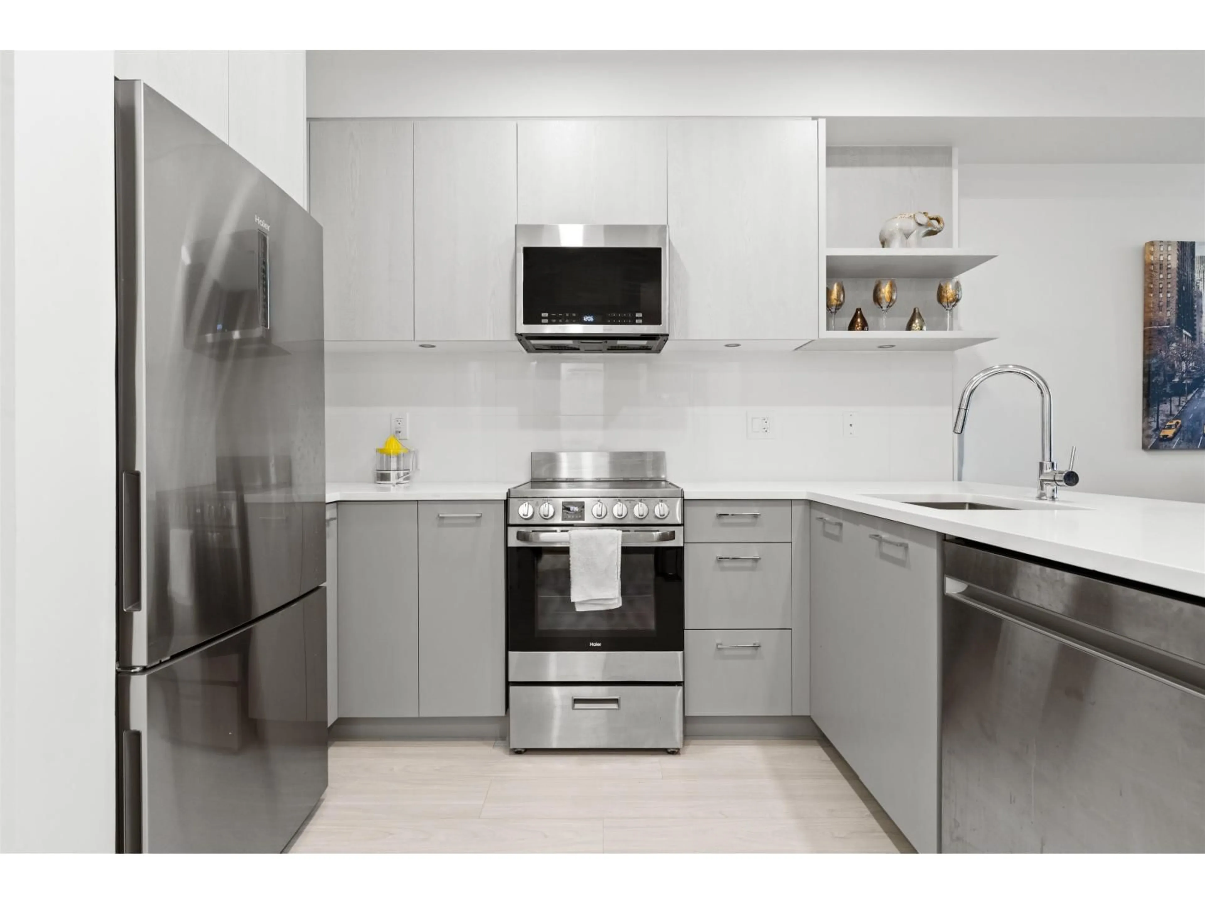 Standard kitchen, ceramic/tile floor for 206 - 10777 138, Surrey British Columbia V3T0T5