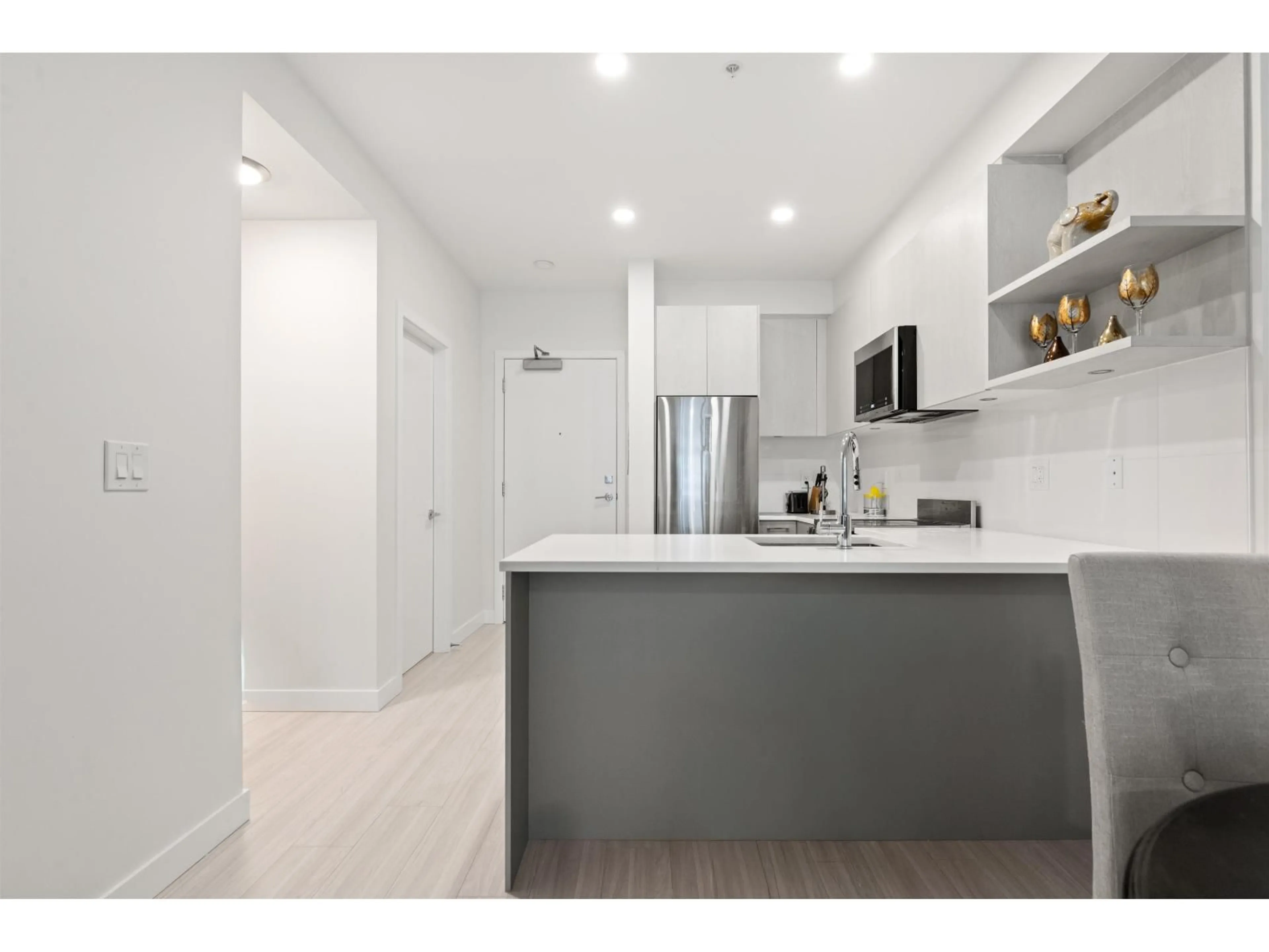 Standard kitchen, unknown for 206 - 10777 138, Surrey British Columbia V3T0T5