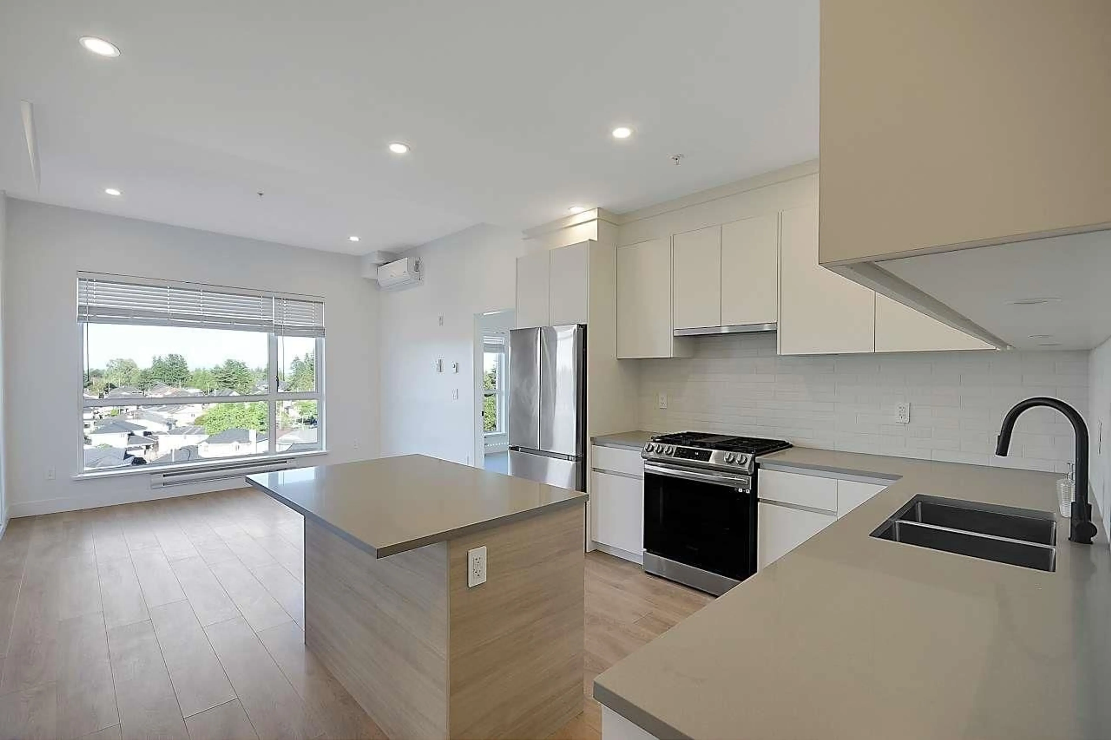 Open concept kitchen, unknown for 411 - 8496 120, Surrey British Columbia V3W3N5