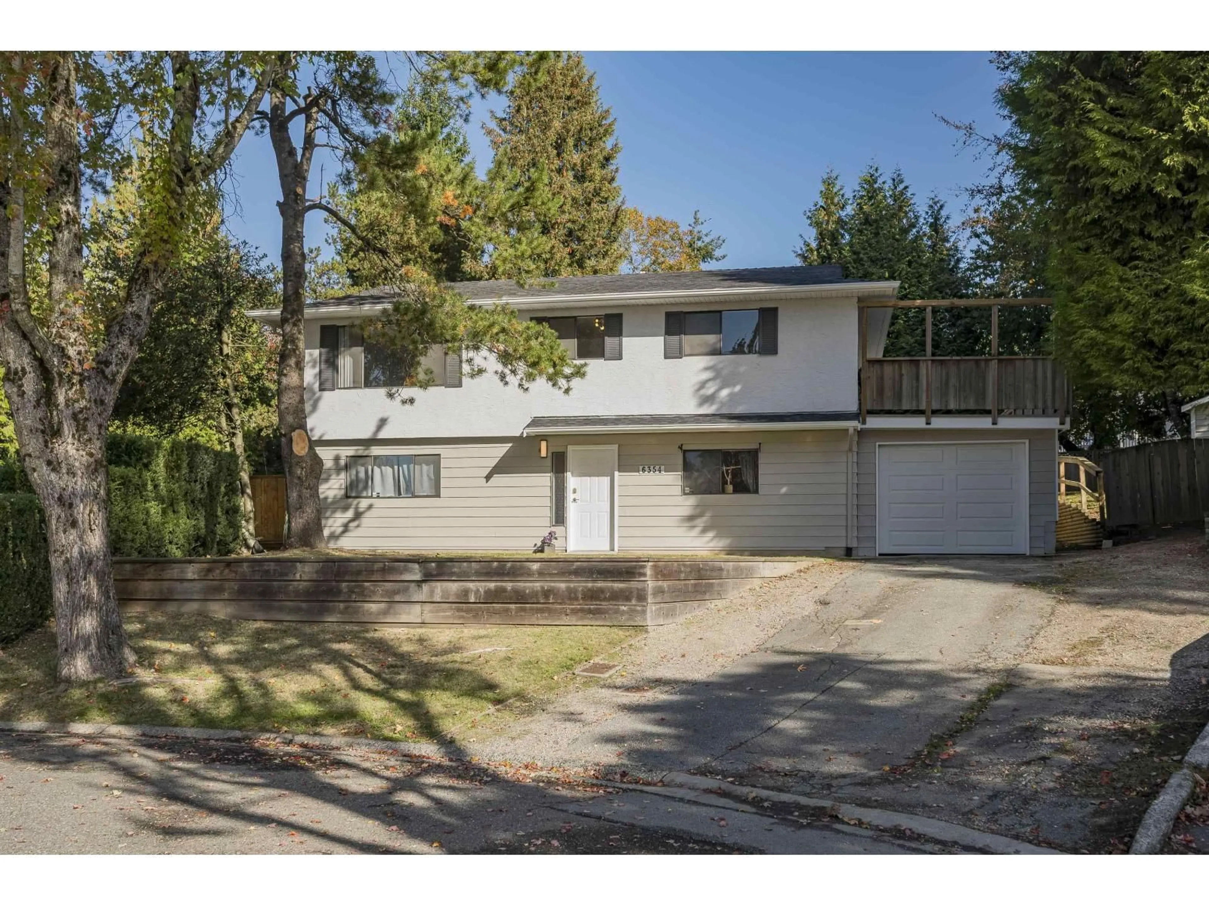 A pic from outside/outdoor area/front of a property/back of a property/a pic from drone, street for 6354 183, Surrey British Columbia V3S8A8