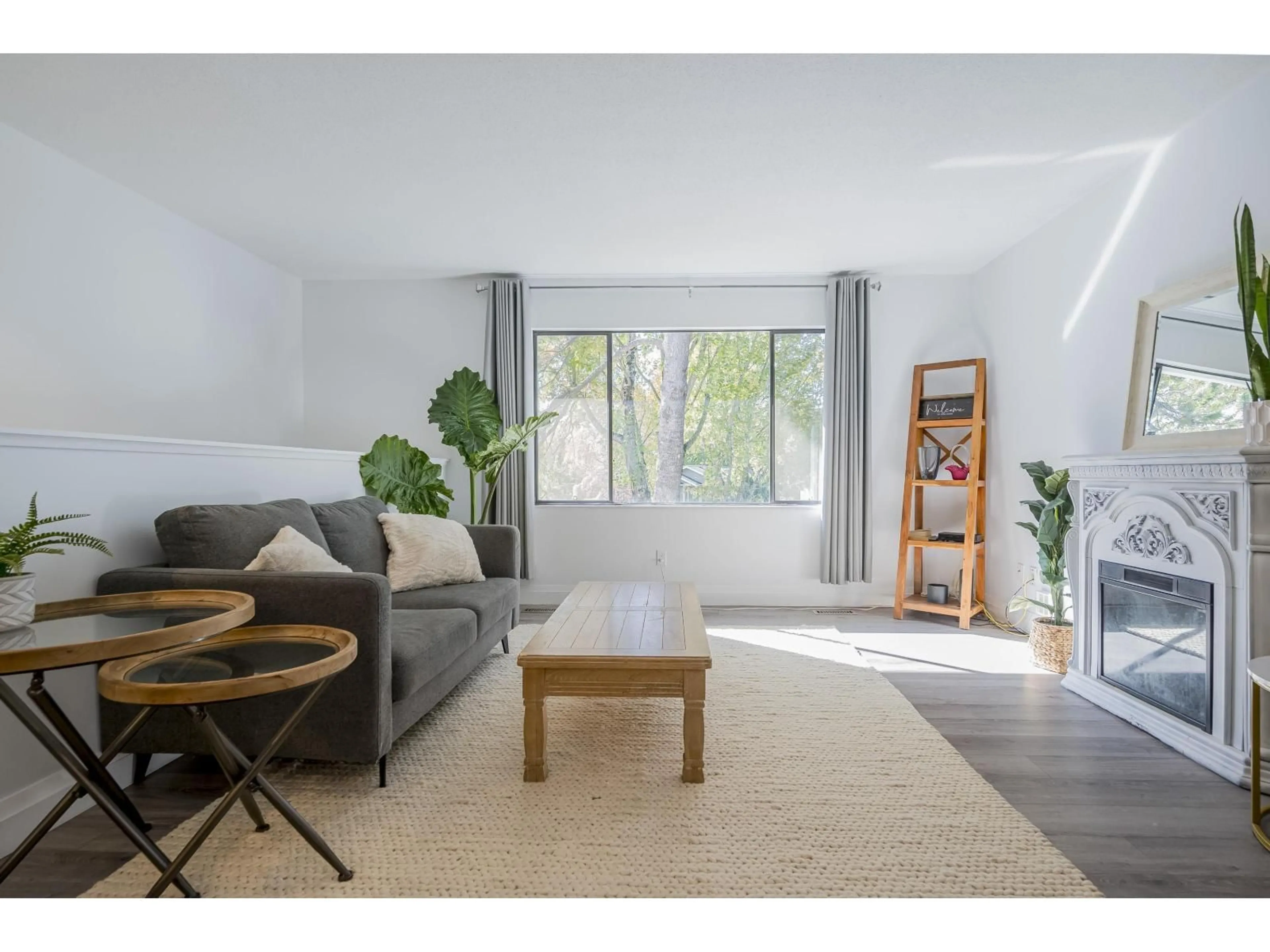 Living room with furniture, unknown for 6354 183, Surrey British Columbia V3S8A8