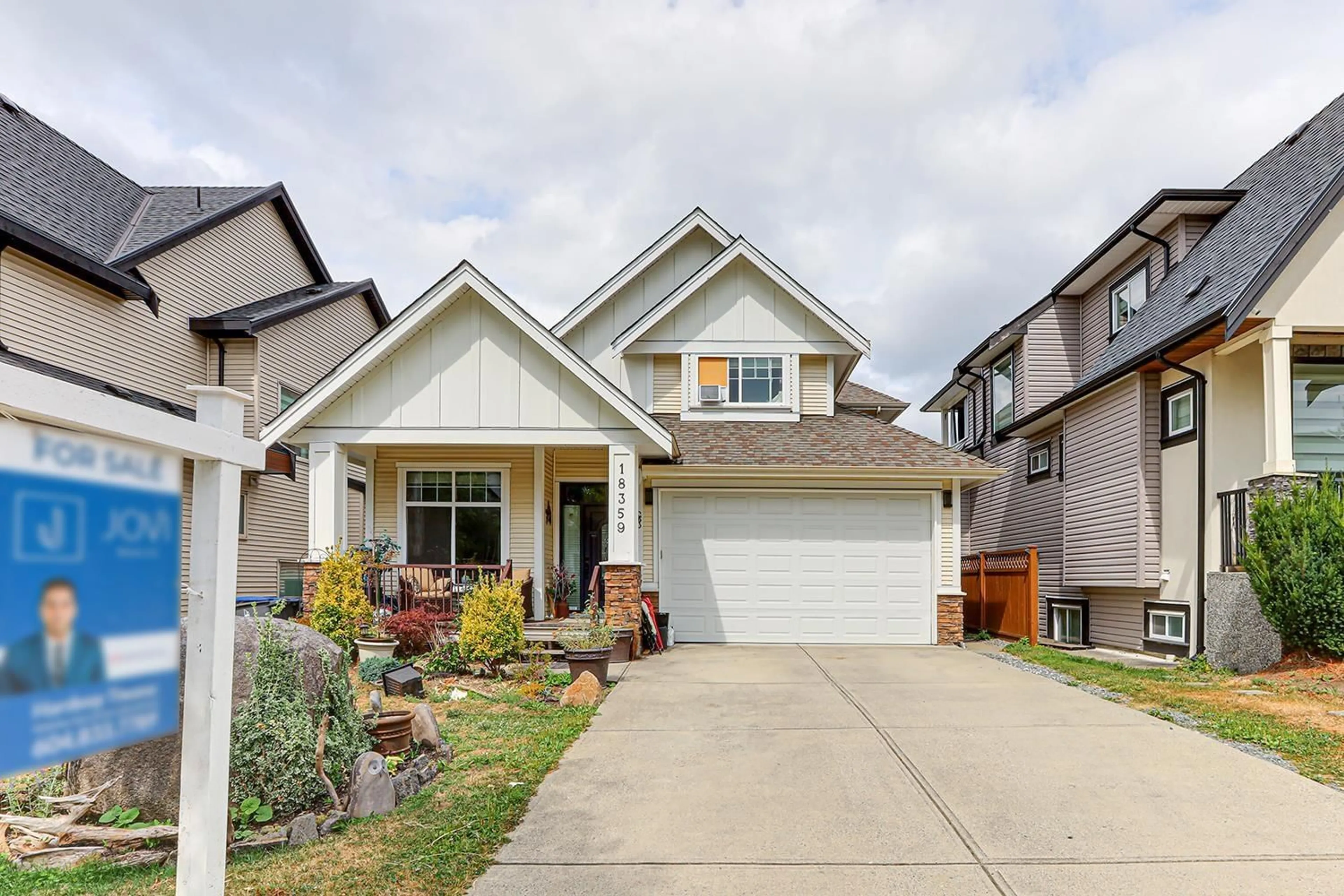 Home with vinyl exterior material, street for 18359 67, Surrey British Columbia V3S1E5