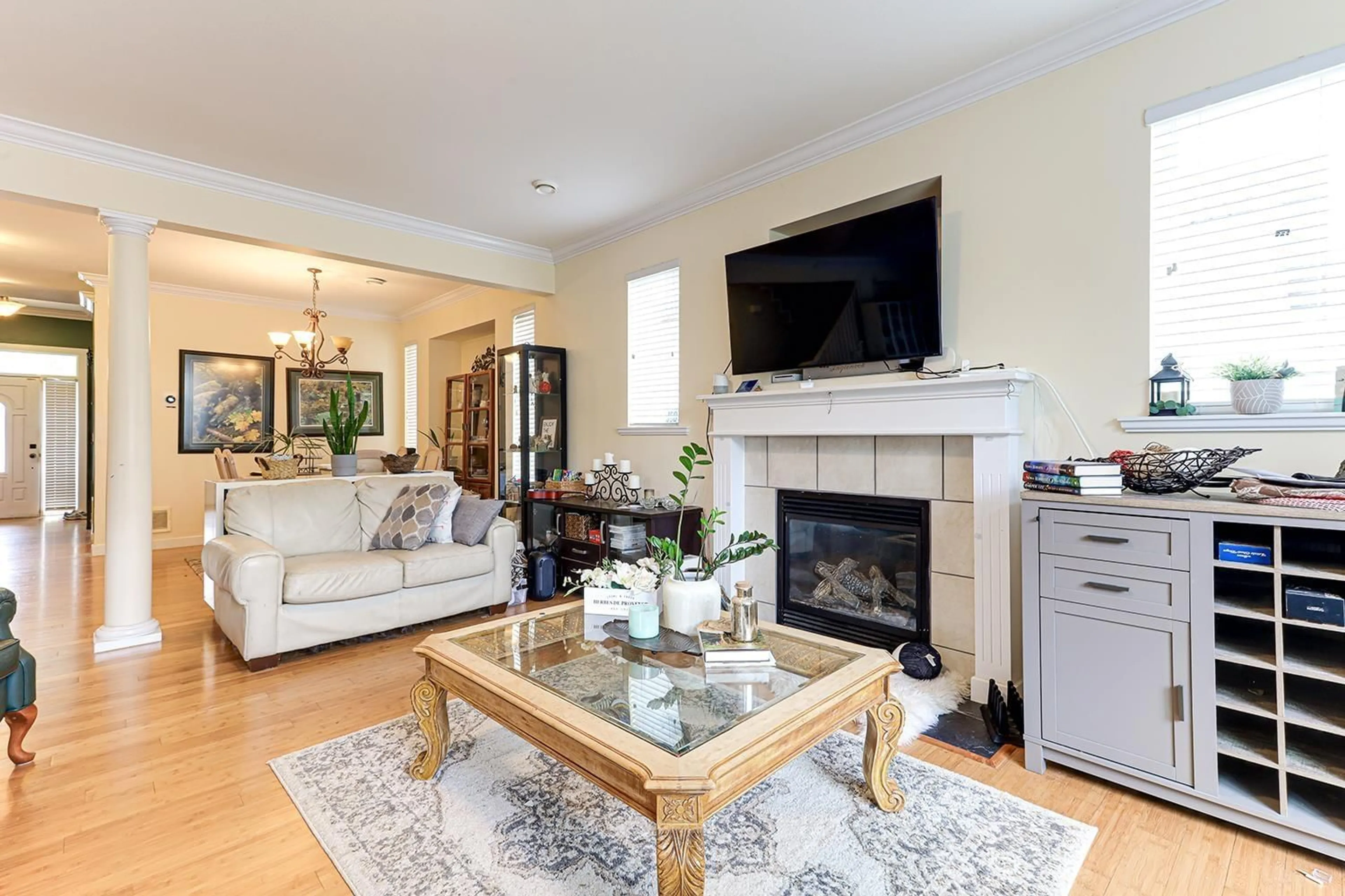 Living room with furniture, unknown for 18359 67, Surrey British Columbia V3S1E5