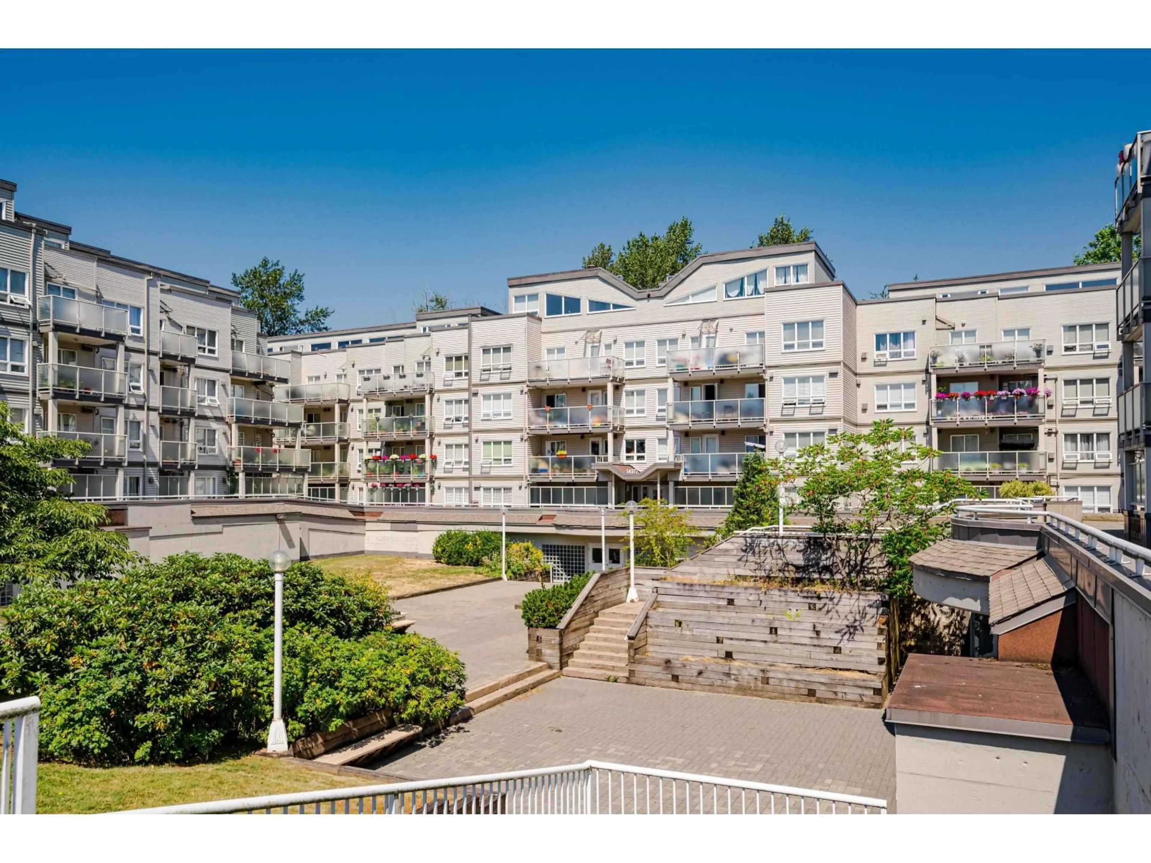 Unknown for 415 - 14377 103, Surrey British Columbia V3T5V5