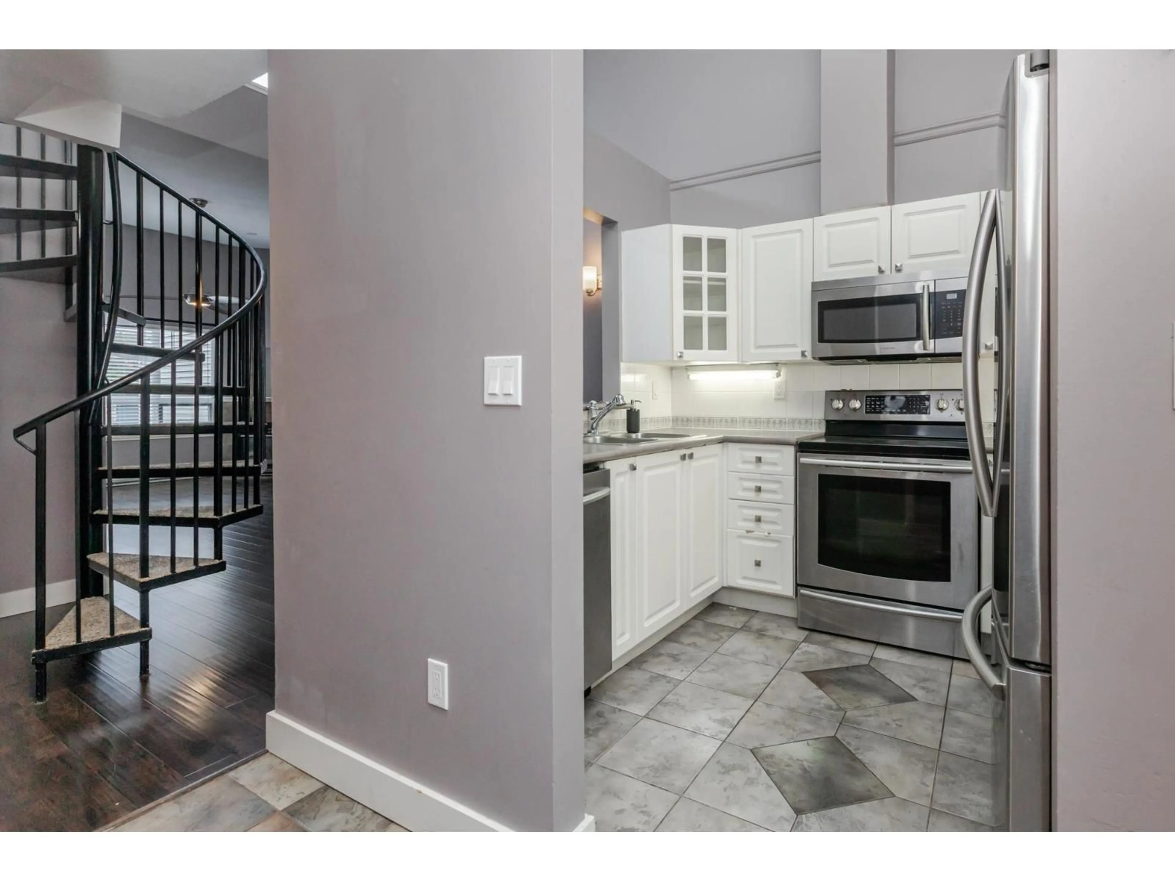 Unknown for 415 - 14377 103, Surrey British Columbia V3T5V5