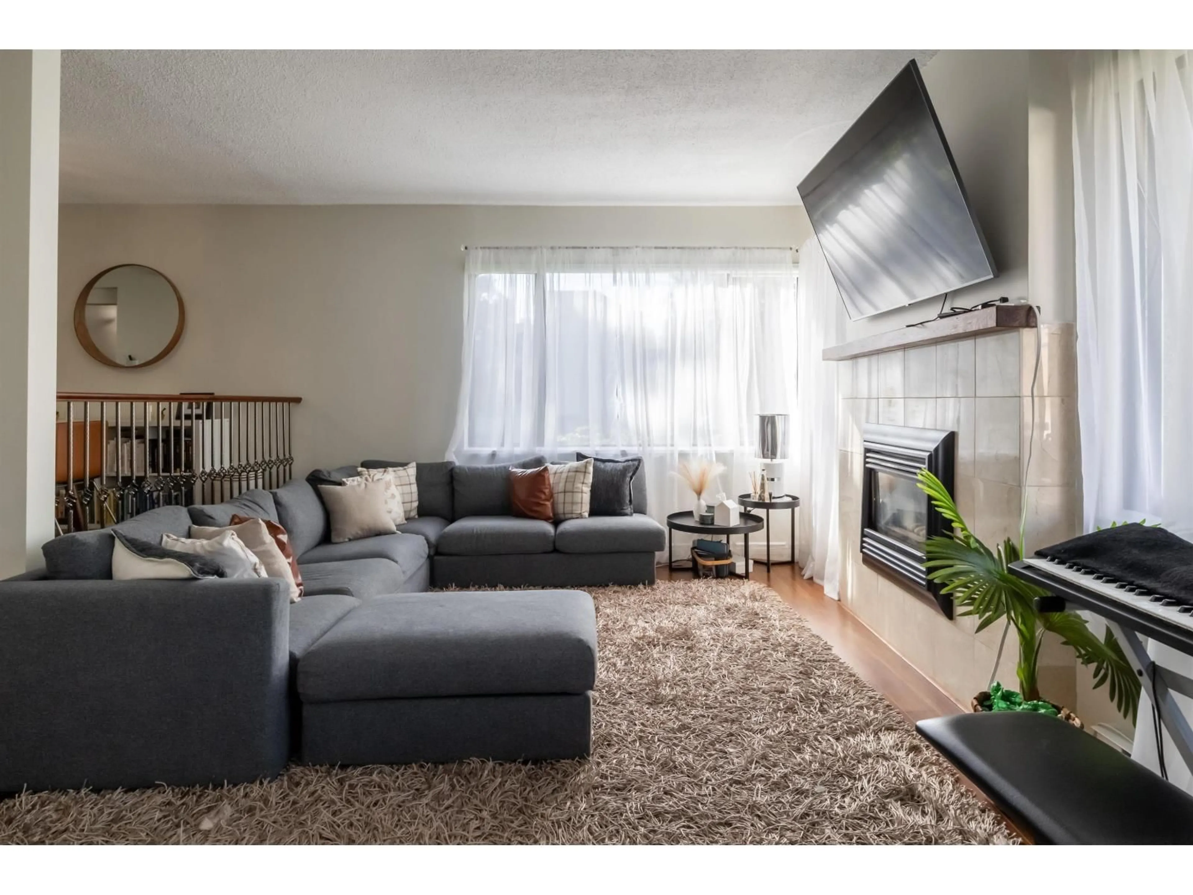Living room with furniture, wood/laminate floor for 217 - 15275 19, Surrey British Columbia V4A1X6