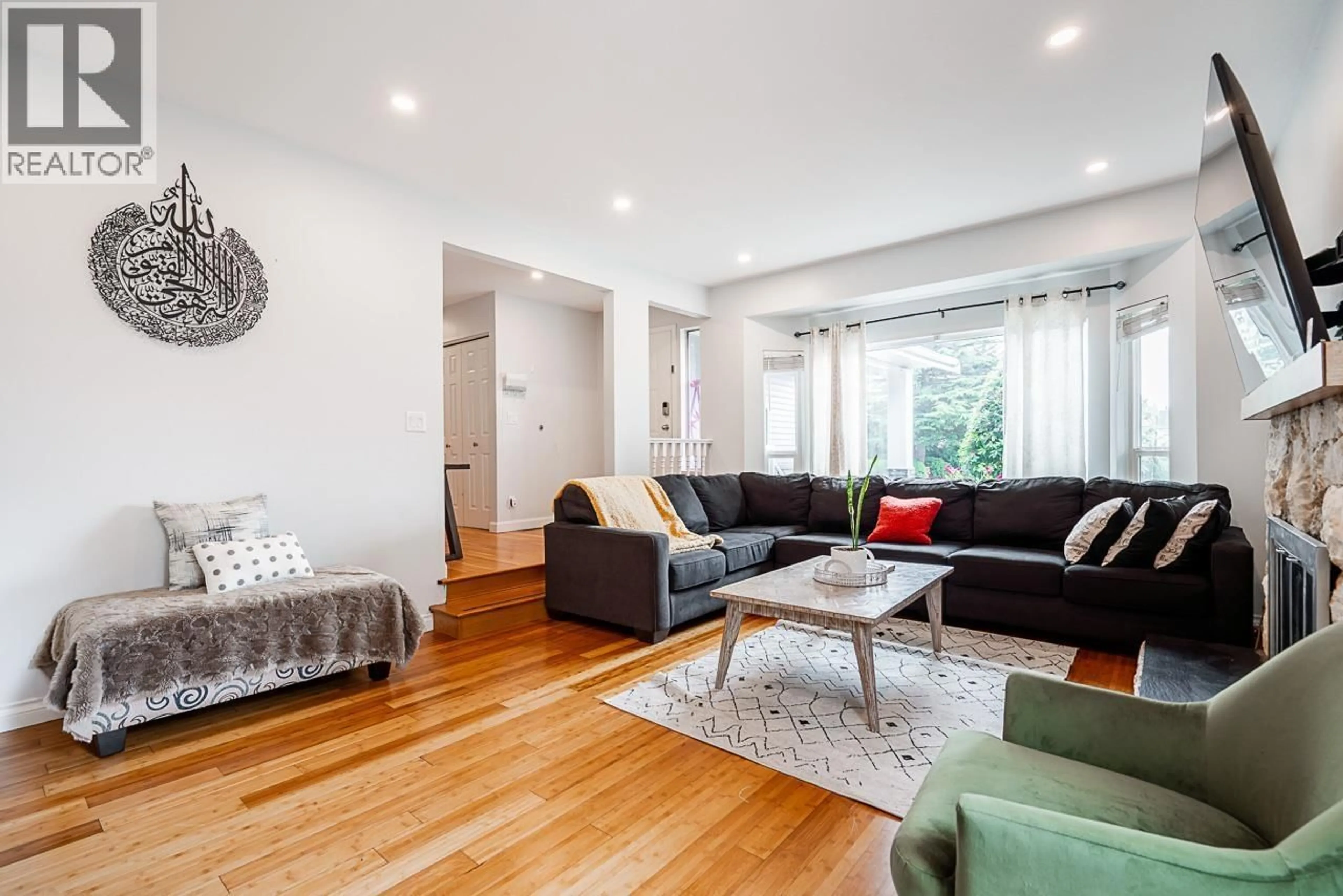 Living room with furniture, wood/laminate floor for 1402 BRIARCLIFFE DRIVE, Coquitlam British Columbia V3E1Z1