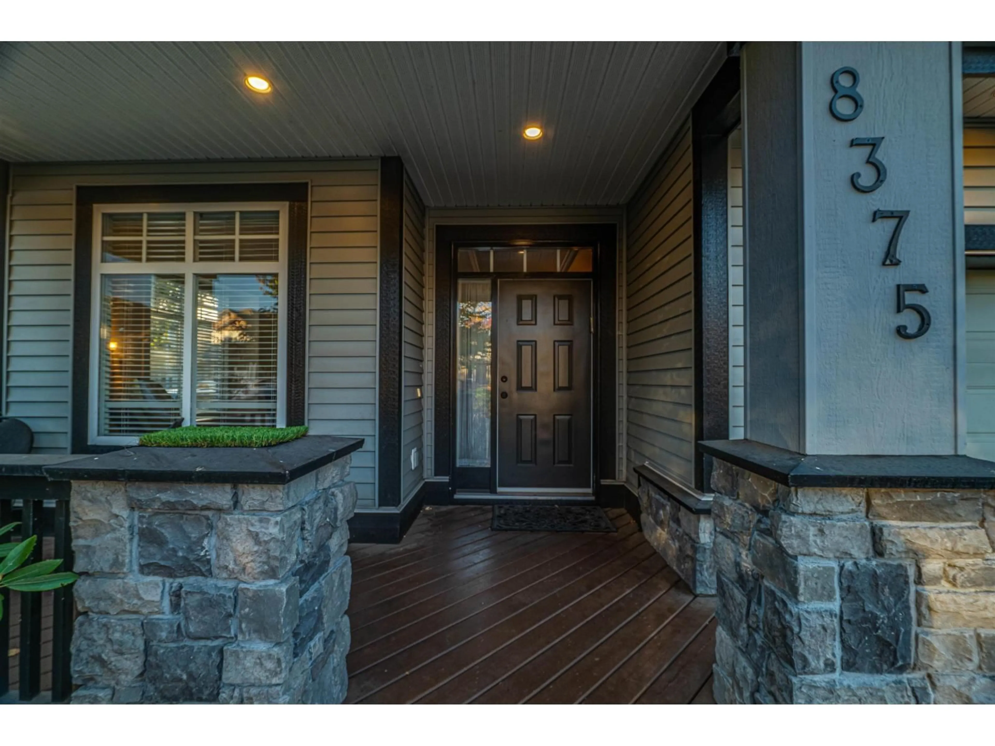 Indoor entryway for 8375 209, Langley British Columbia V2Y0A3