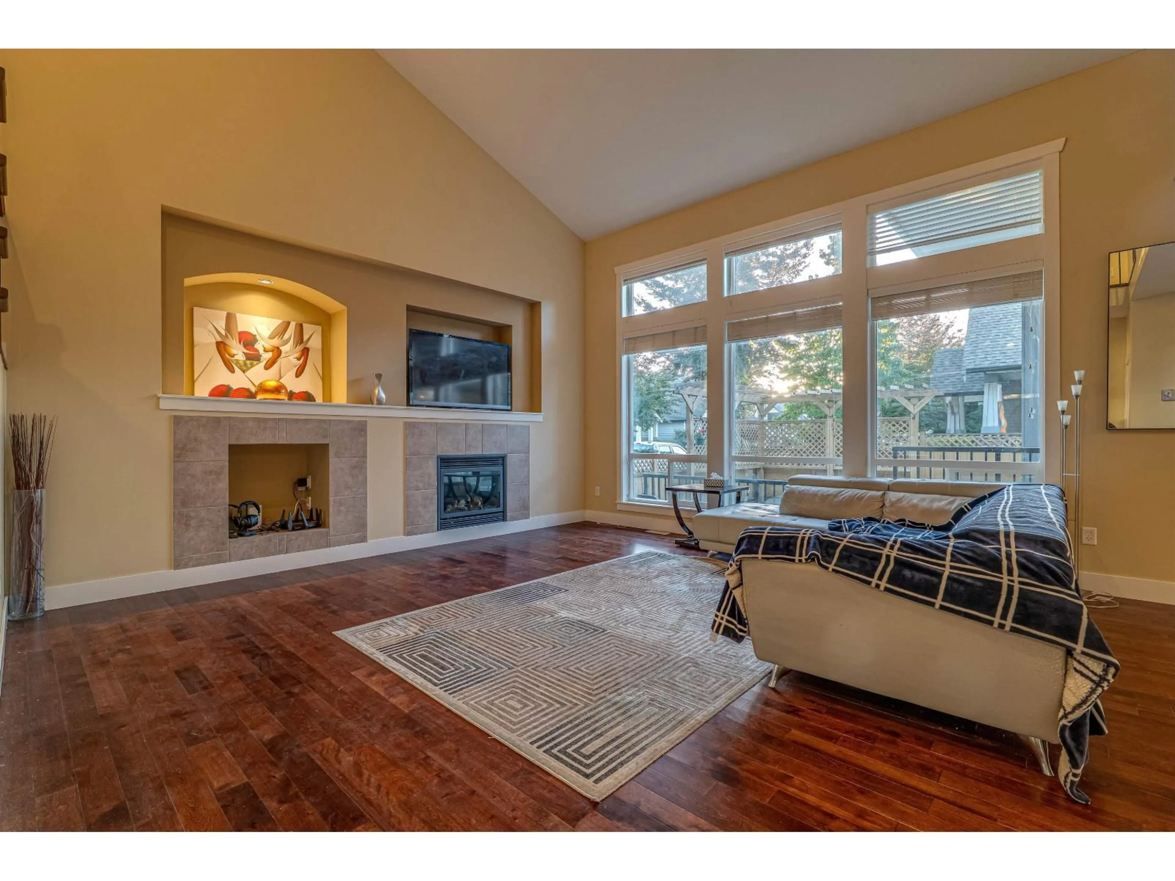 Living room with furniture, unknown for 8375 209, Langley British Columbia V2Y0A3