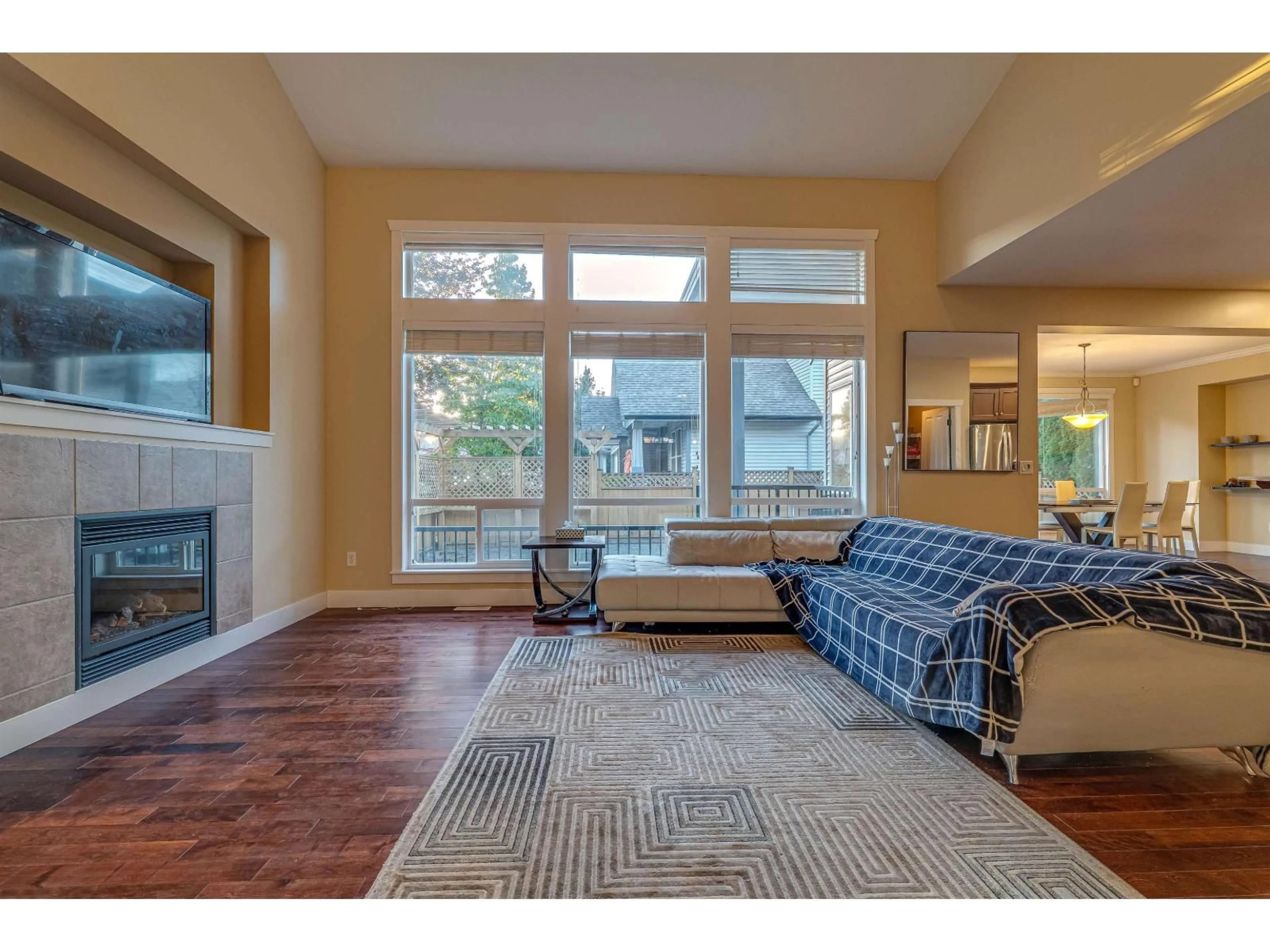 Living room with furniture, unknown for 8375 209, Langley British Columbia V2Y0A3