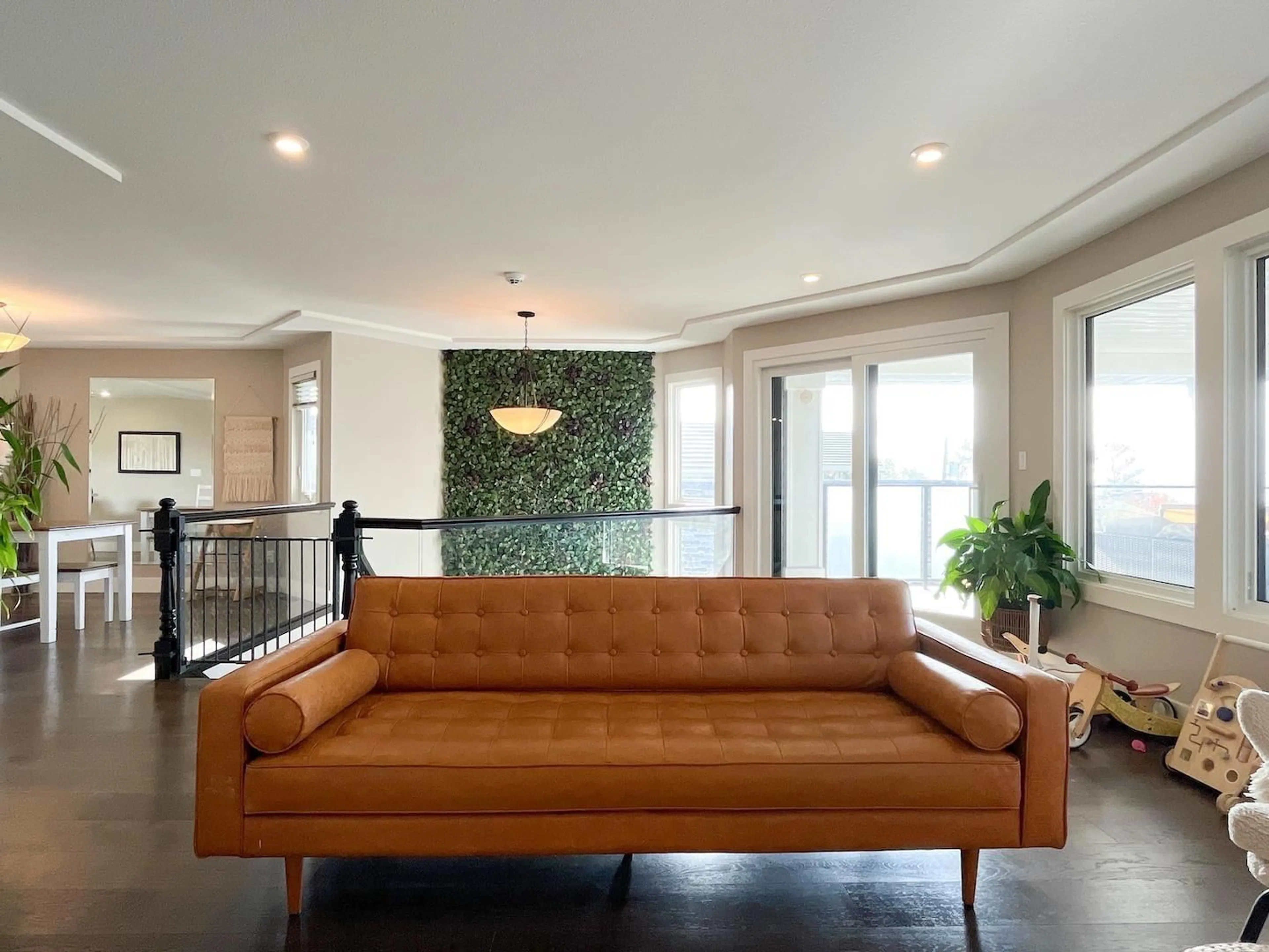 Living room with furniture, unknown for 858 STEVENS, White Rock British Columbia V4B4X2