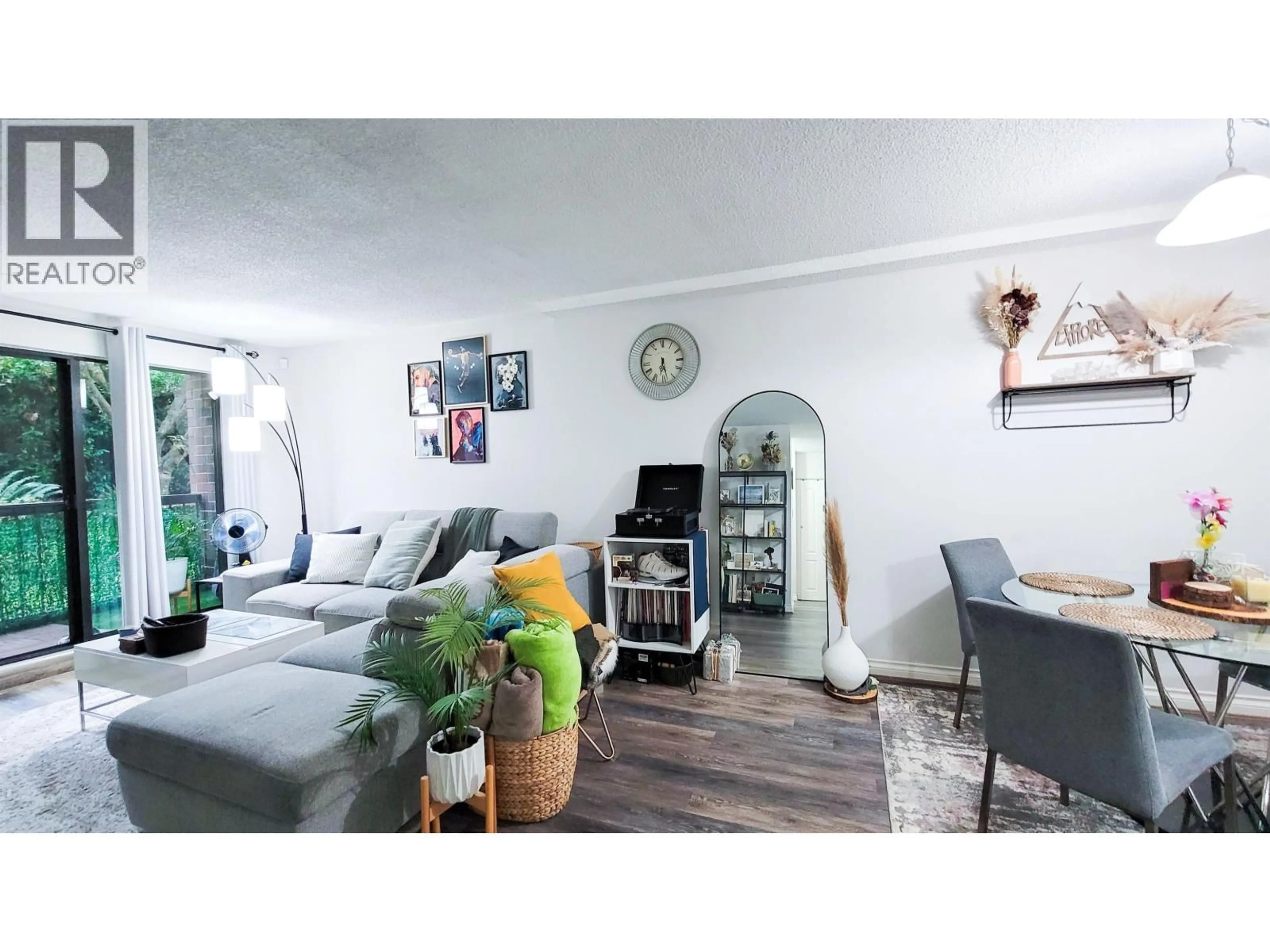 Living room with furniture, wood/laminate floor for 107 - 620 EIGHTH AVENUE, New Westminster British Columbia V3M5V7