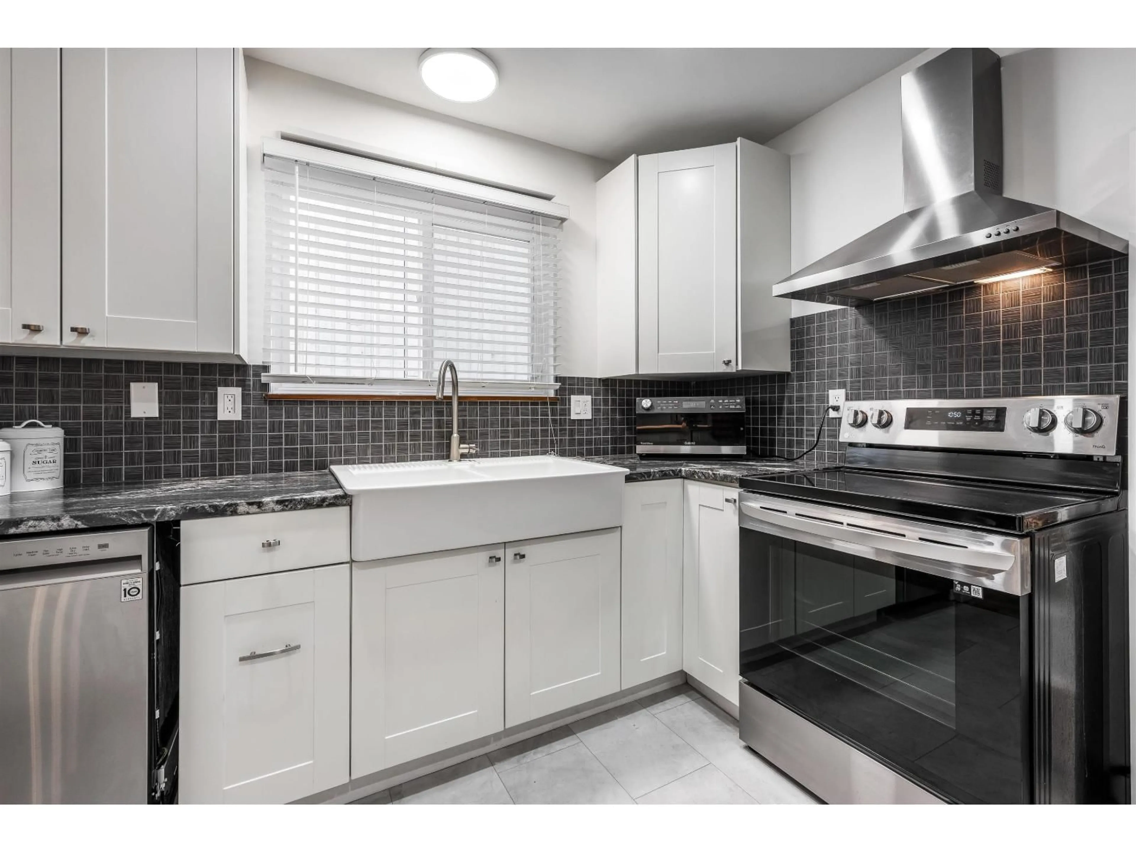 Standard kitchen, ceramic/tile floor for 8542 MCCUTCHEON AVENUE, Chilliwack British Columbia V2P7K7