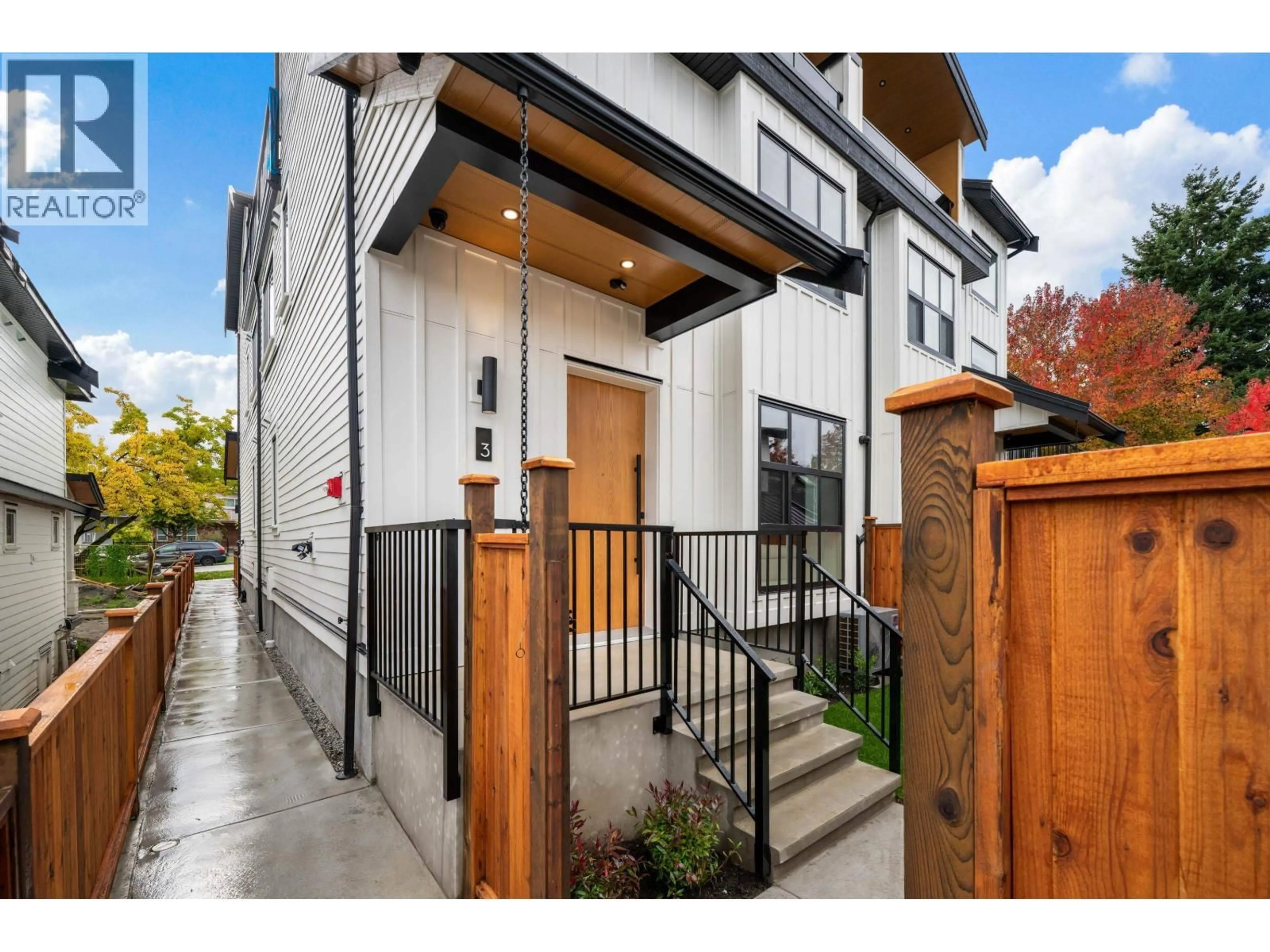 Unknown for 3 - 3065 CHARLES STREET, Vancouver British Columbia V5K3B6