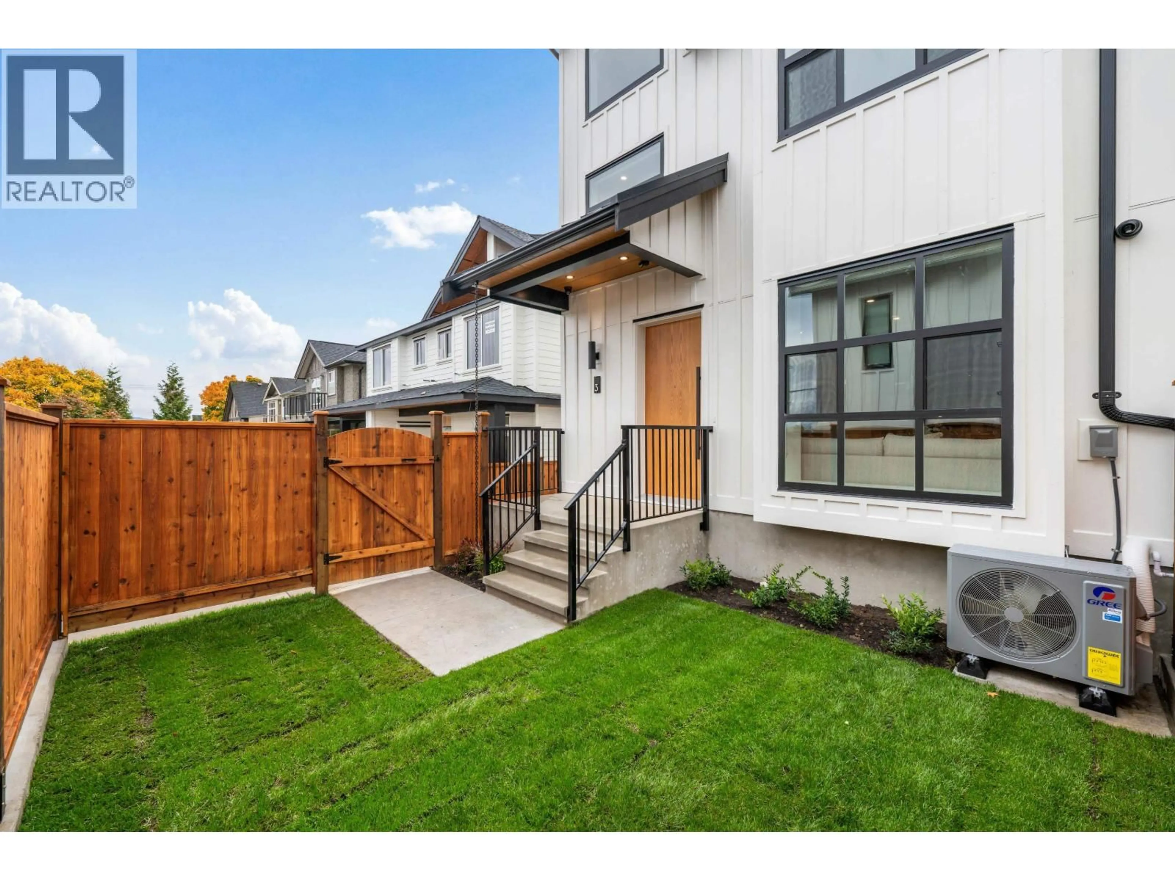 Patio, street for 3 - 3065 CHARLES STREET, Vancouver British Columbia V5K3B6