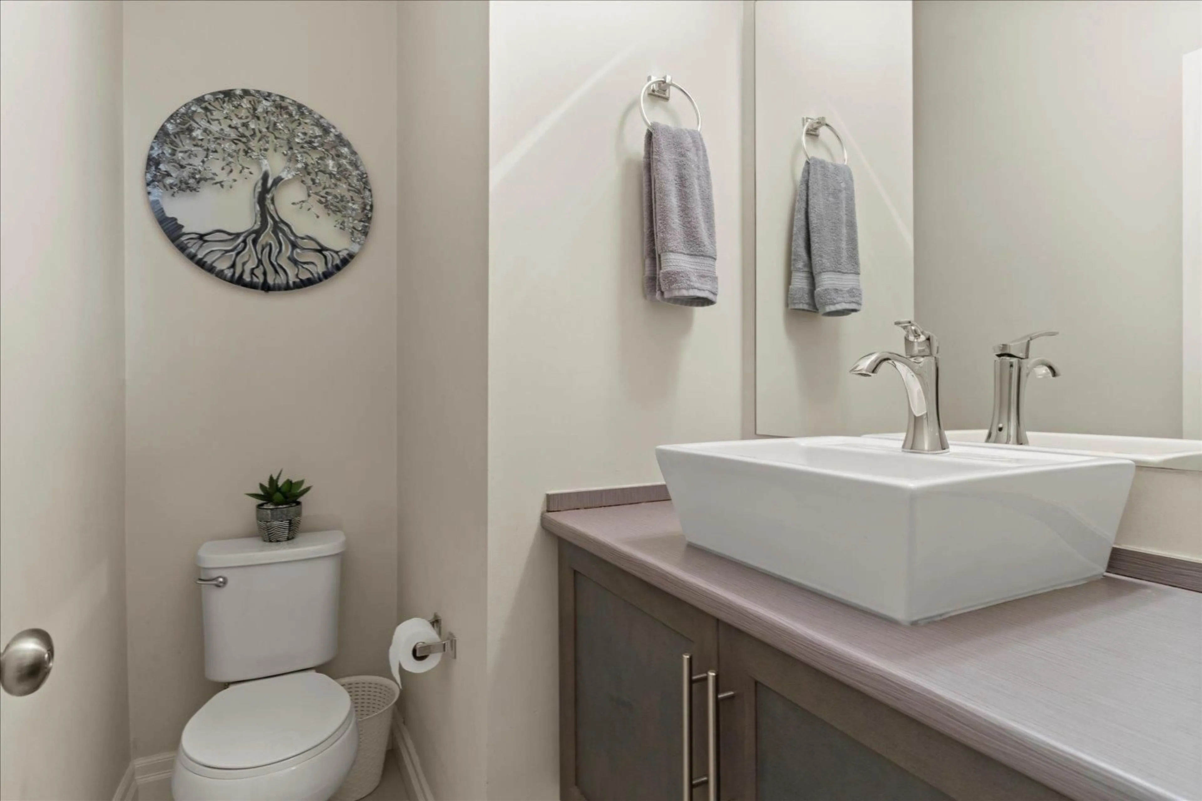 Contemporary bathroom, ceramic/tile floor for 62 - 6026 LINDEMAN STREET, Chilliwack British Columbia V2R0W1