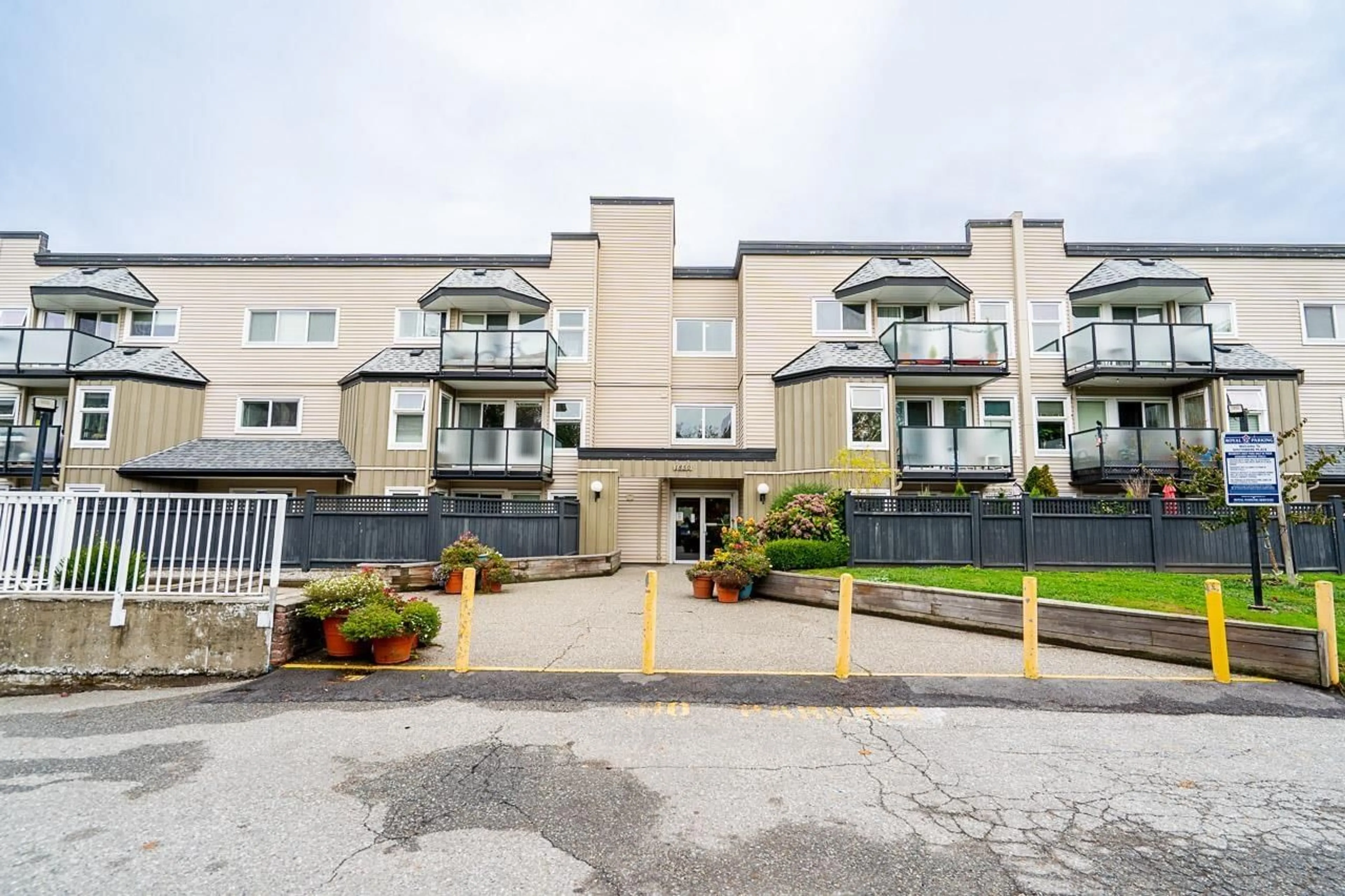 Patio, unknown for 8 - 1850 E SOUTHMERE, Surrey British Columbia V4A6Y6