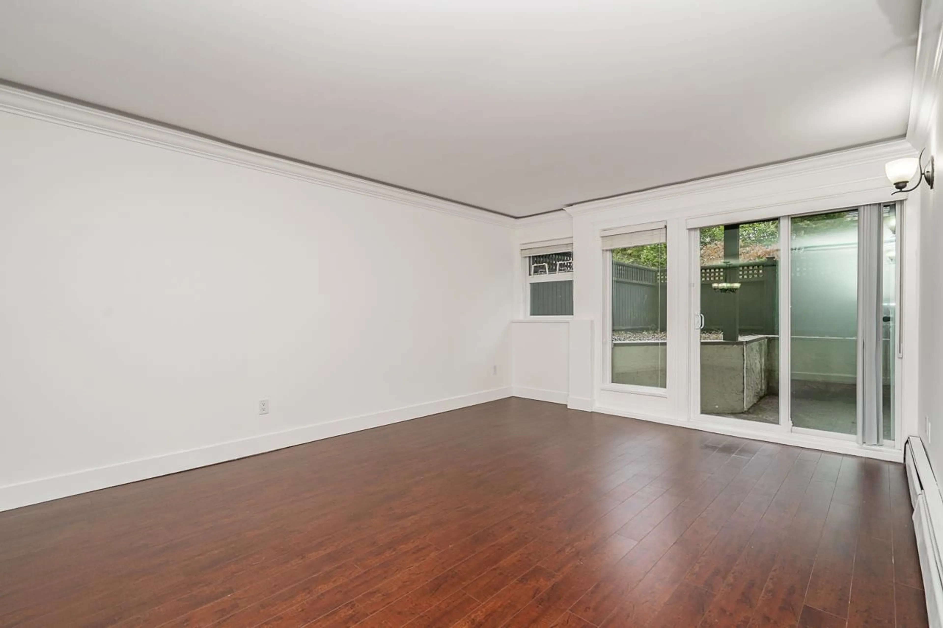 A pic of a room for 8 - 1850 E SOUTHMERE, Surrey British Columbia V4A6Y6