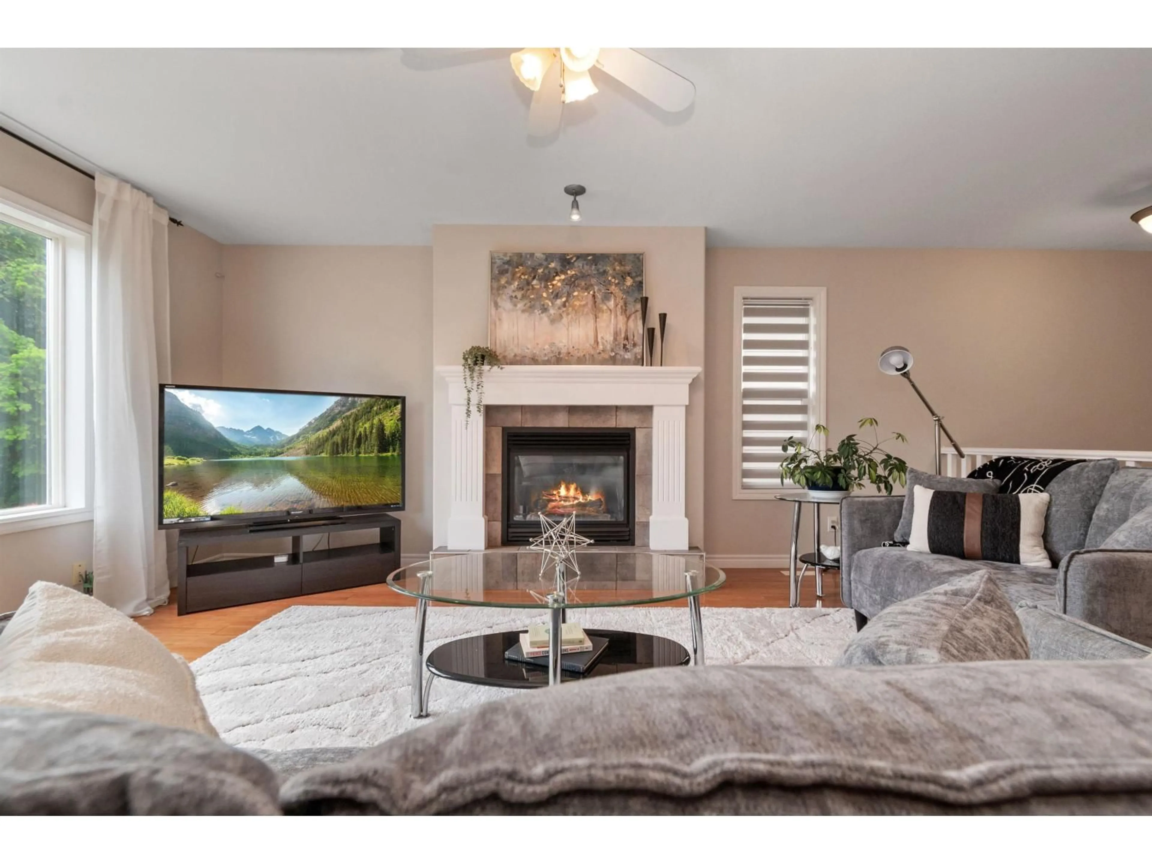 Living room with furniture, wood/laminate floor for A - 46604 RAMONA DRIVE, Chilliwack British Columbia V2P8B4