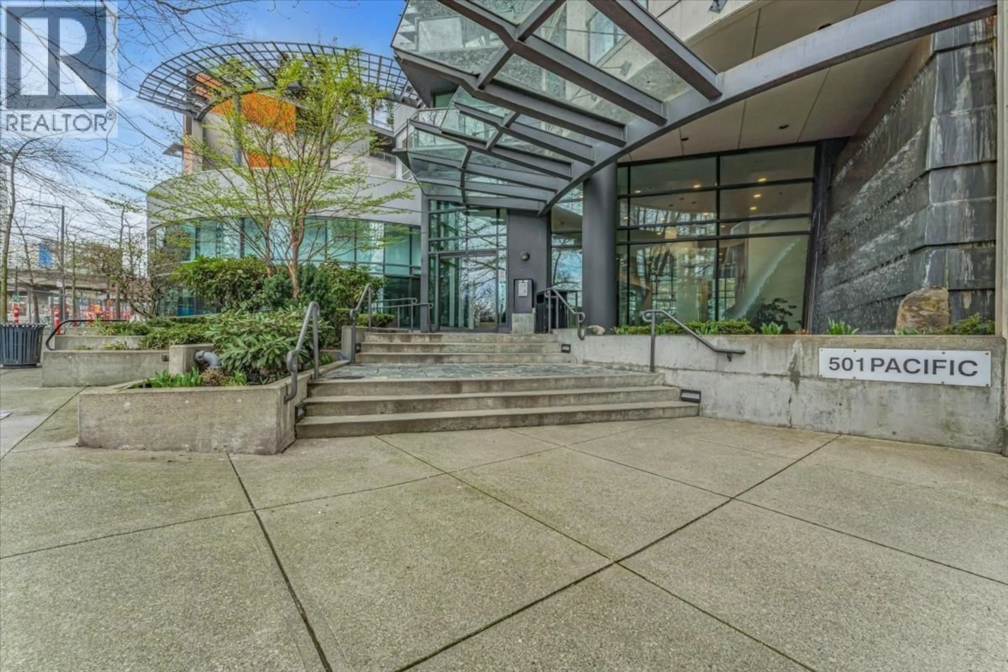 Indoor foyer for 2007 - 501 PACIFIC STREET, Vancouver British Columbia V6Z2X6