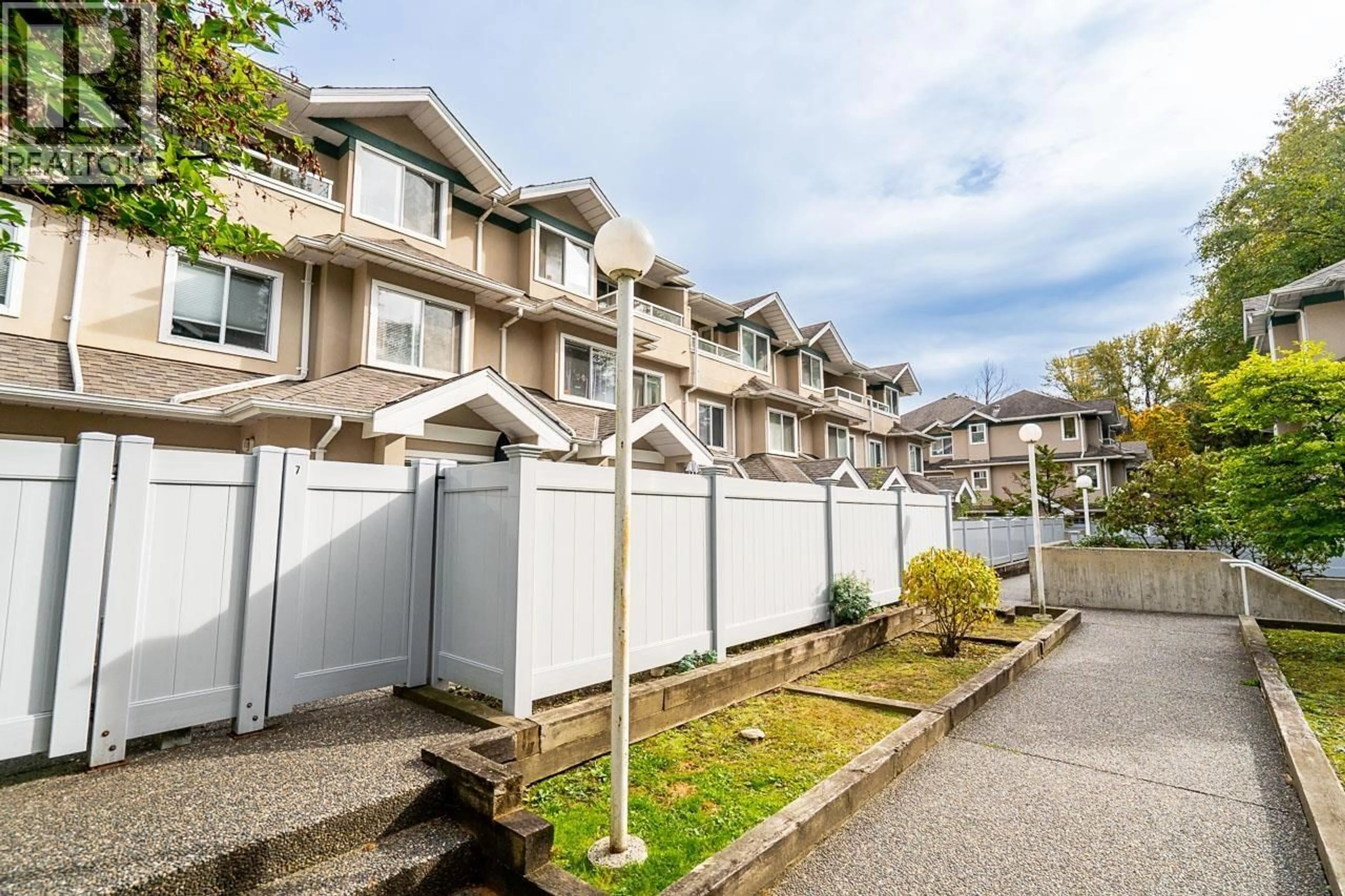 Patio, street for 13 - 7128 18TH AVENUE, Burnaby British Columbia V3N1H1