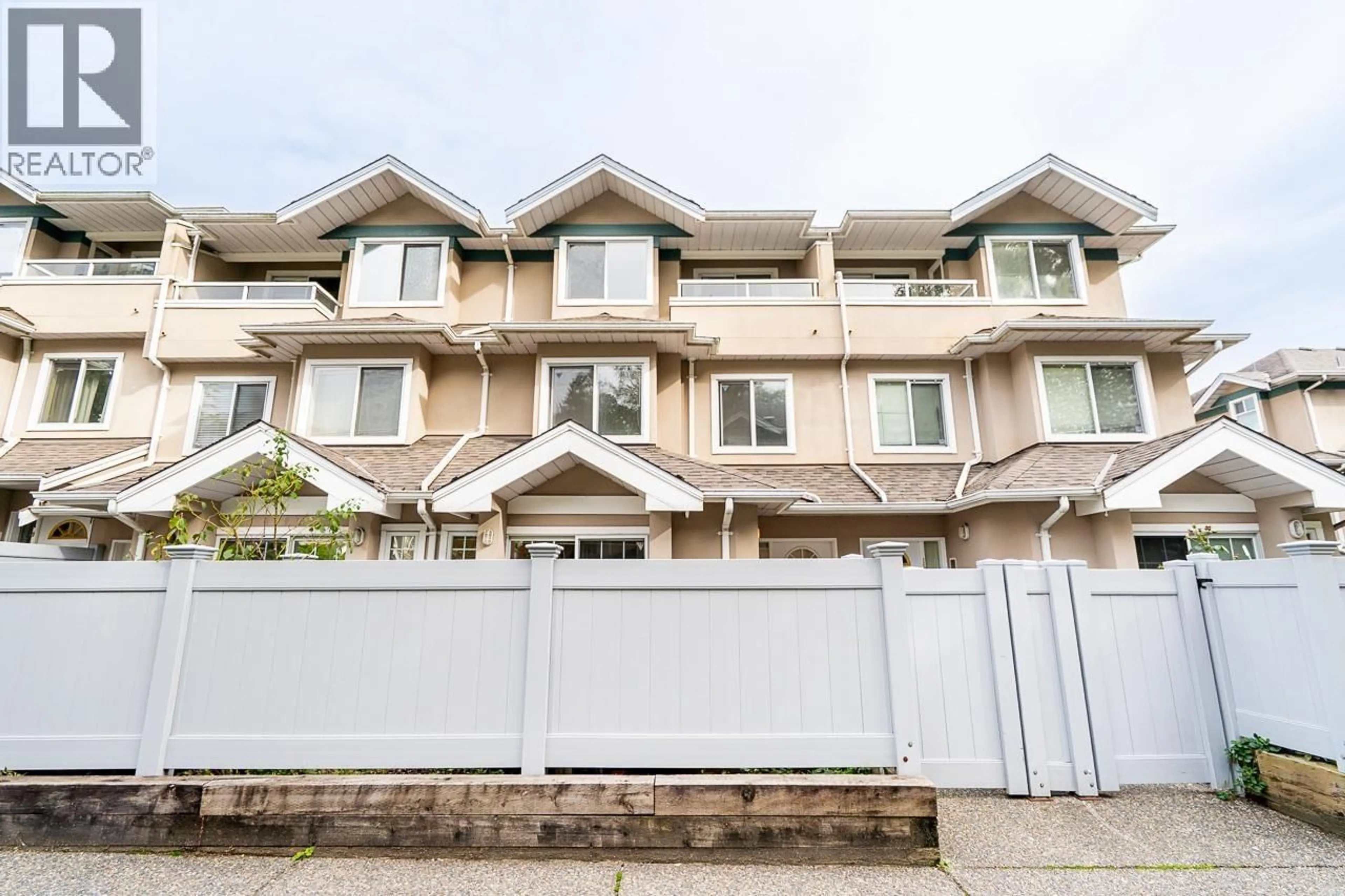 Patio, street for 13 - 7128 18TH AVENUE, Burnaby British Columbia V3N1H1
