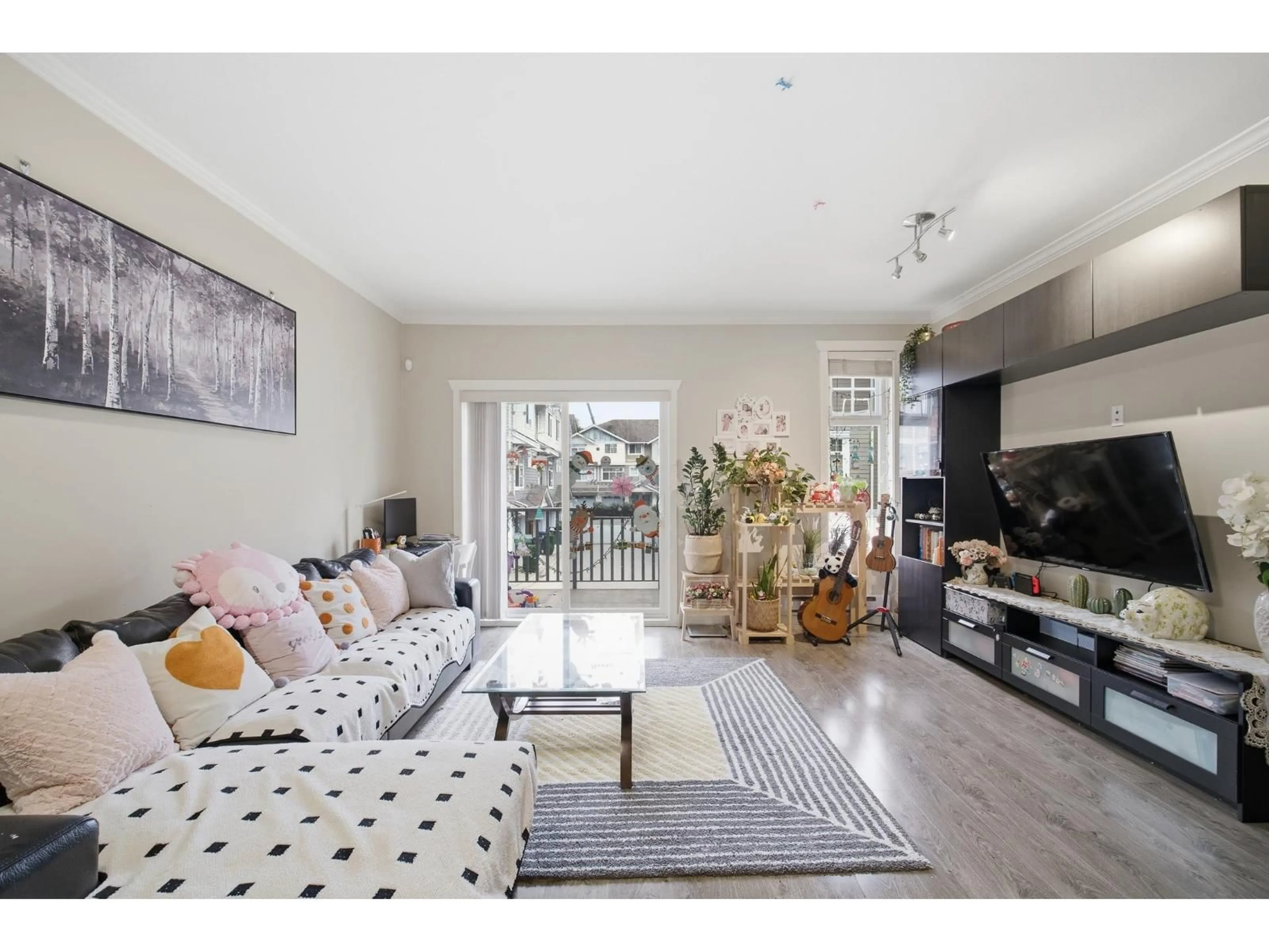 Living room with furniture, unknown for 32 - 16355 82, Surrey British Columbia V4N0P4