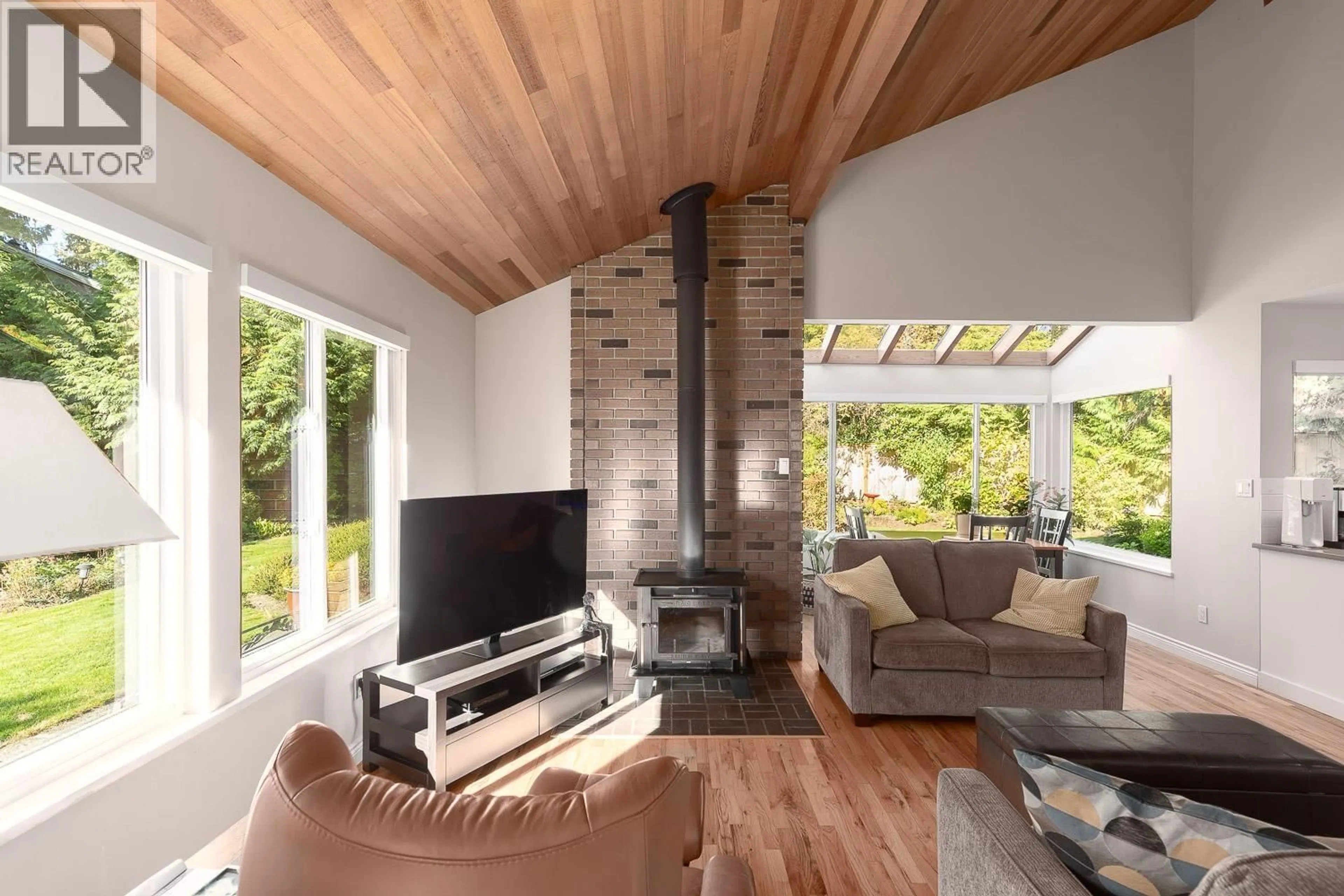 Living room with furniture, wood/laminate floor for 4132 VIRGINIA CRESCENT, North Vancouver British Columbia V7R3Z6