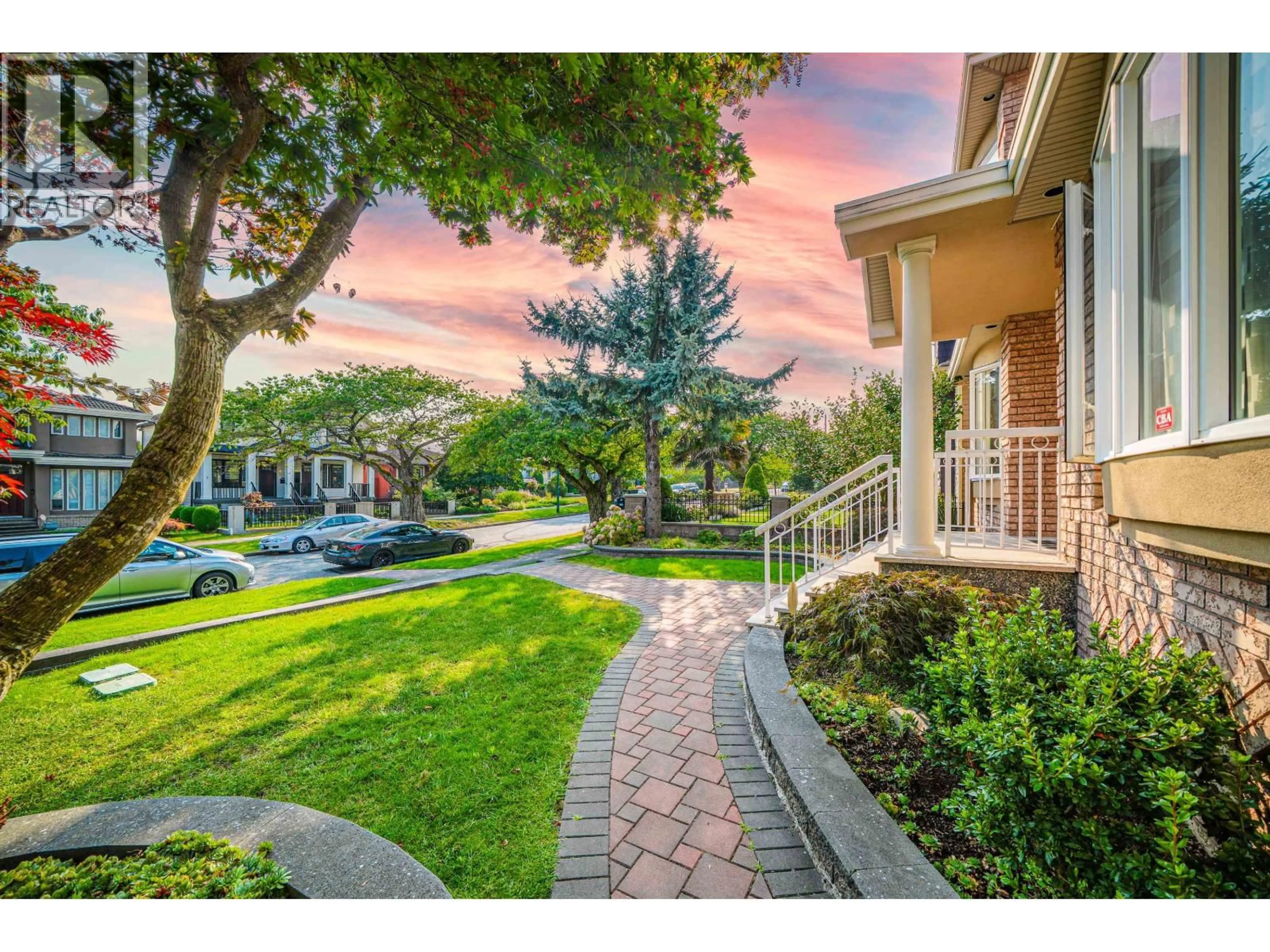 A pic from outside/outdoor area/front of a property/back of a property/a pic from drone, street for 763 W 64TH AVENUE, Vancouver British Columbia V6P2L2