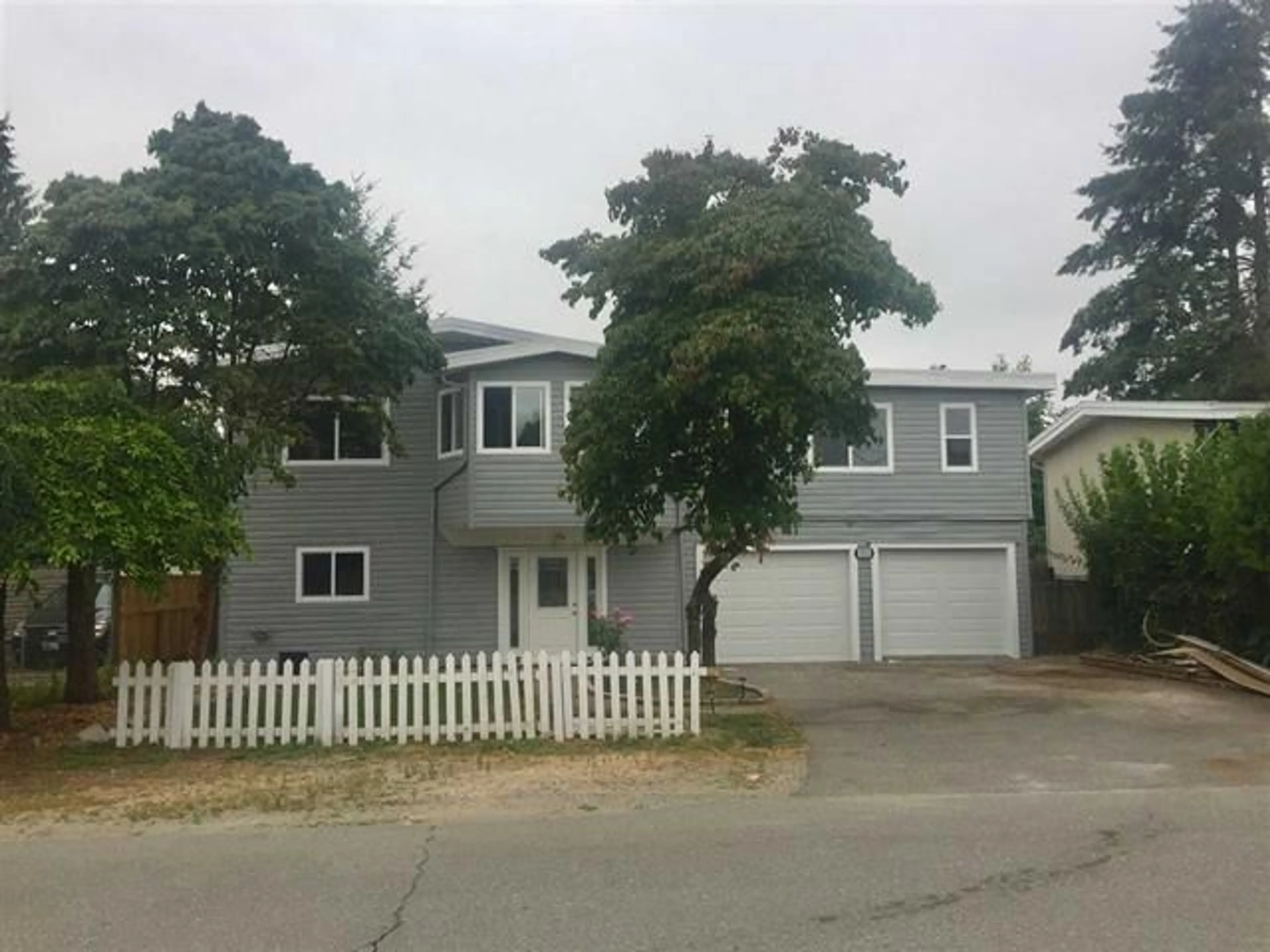 Home with vinyl exterior material, street for 7523 MAY, Mission British Columbia V2V3C9