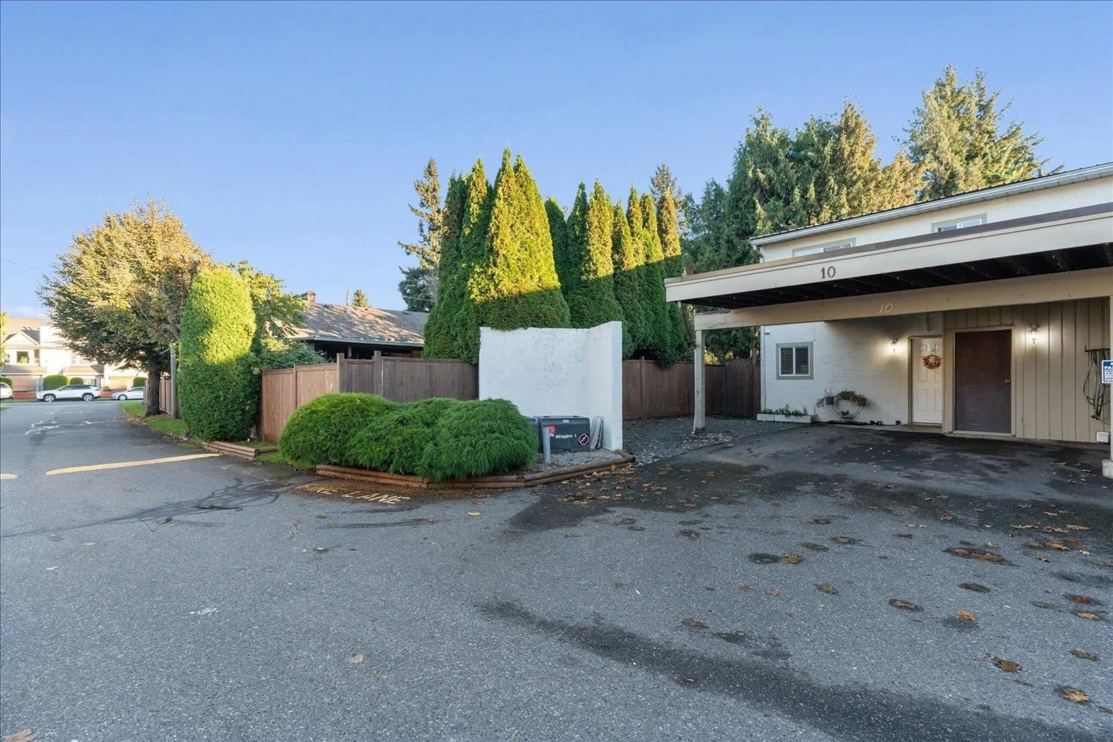 A pic from outside/outdoor area/front of a property/back of a property/a pic from drone, street for 10 - 9473 HAZEL STREET, Chilliwack British Columbia V2P5M9