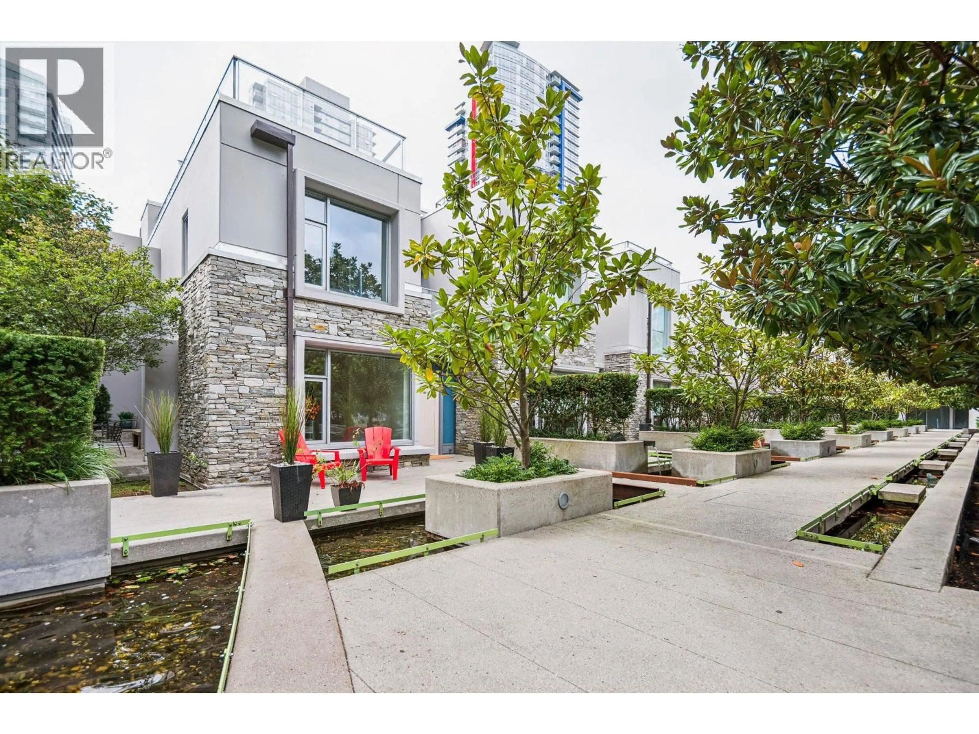 Patio, street for 239 - 188 KEEFER PLACE, Vancouver British Columbia V6B0J1