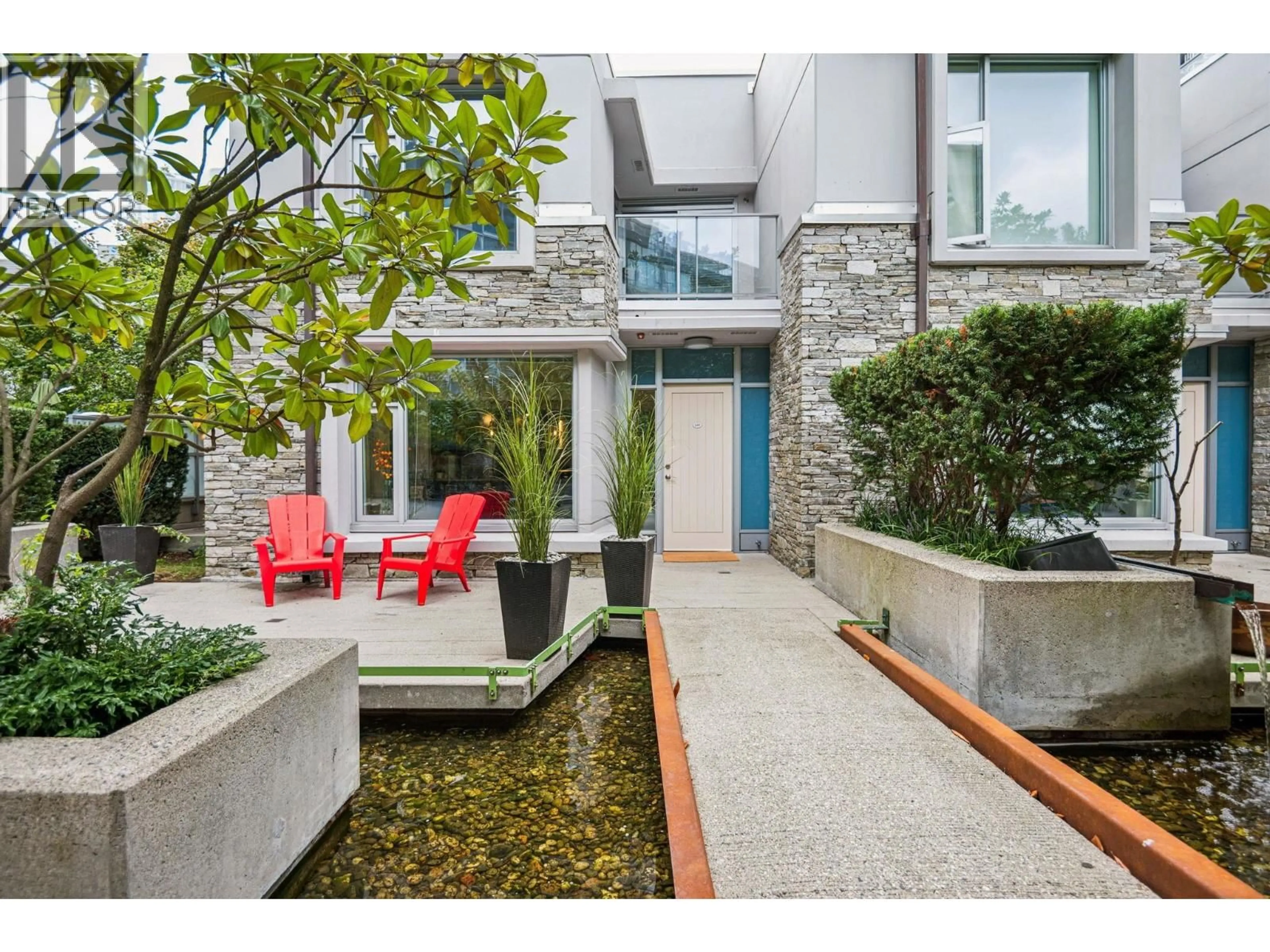 Patio, street for 239 - 188 KEEFER PLACE, Vancouver British Columbia V6B0J1