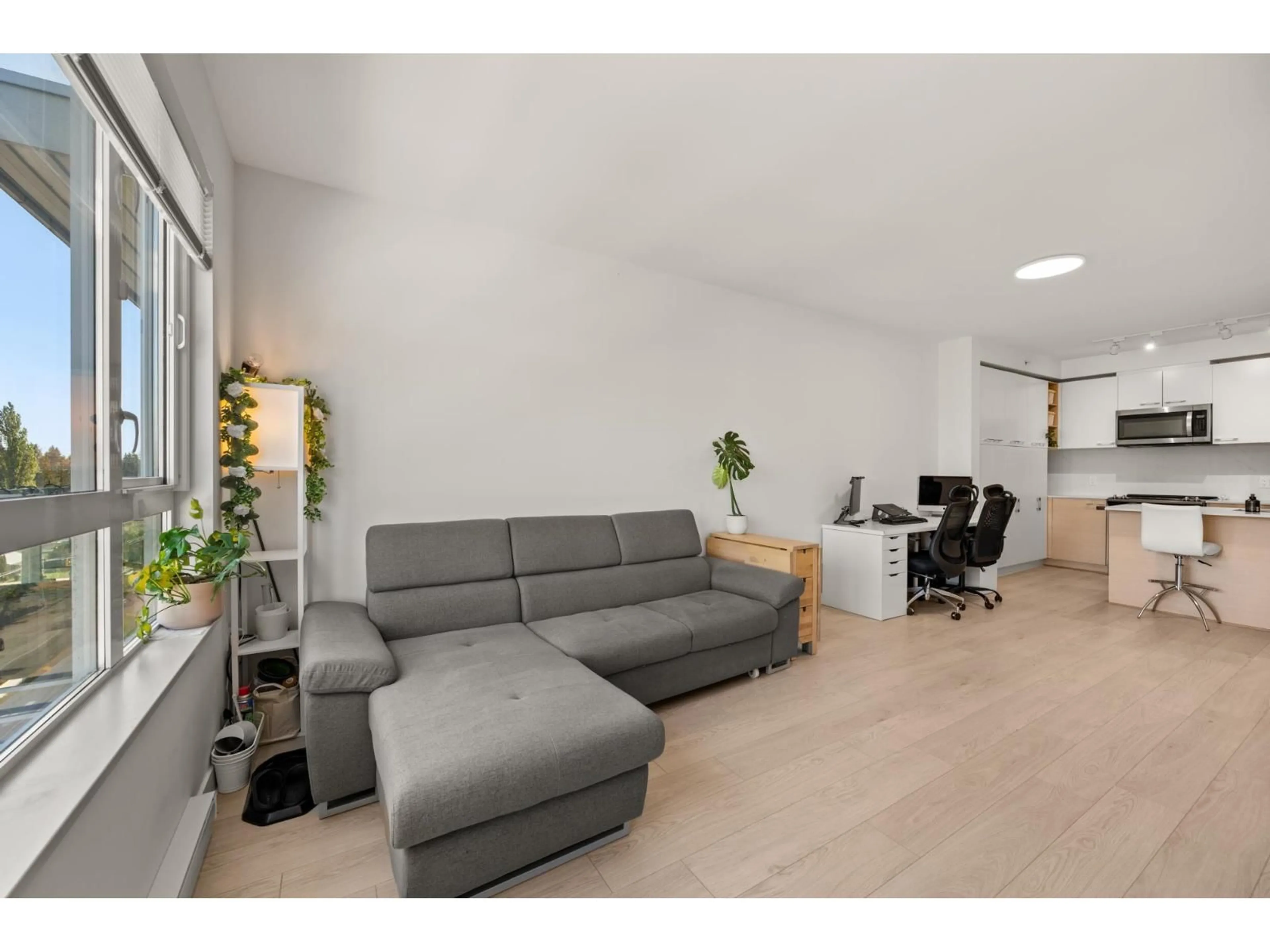 Living room with furniture, unknown for 614 - 10603 140, Surrey British Columbia V3T0M8