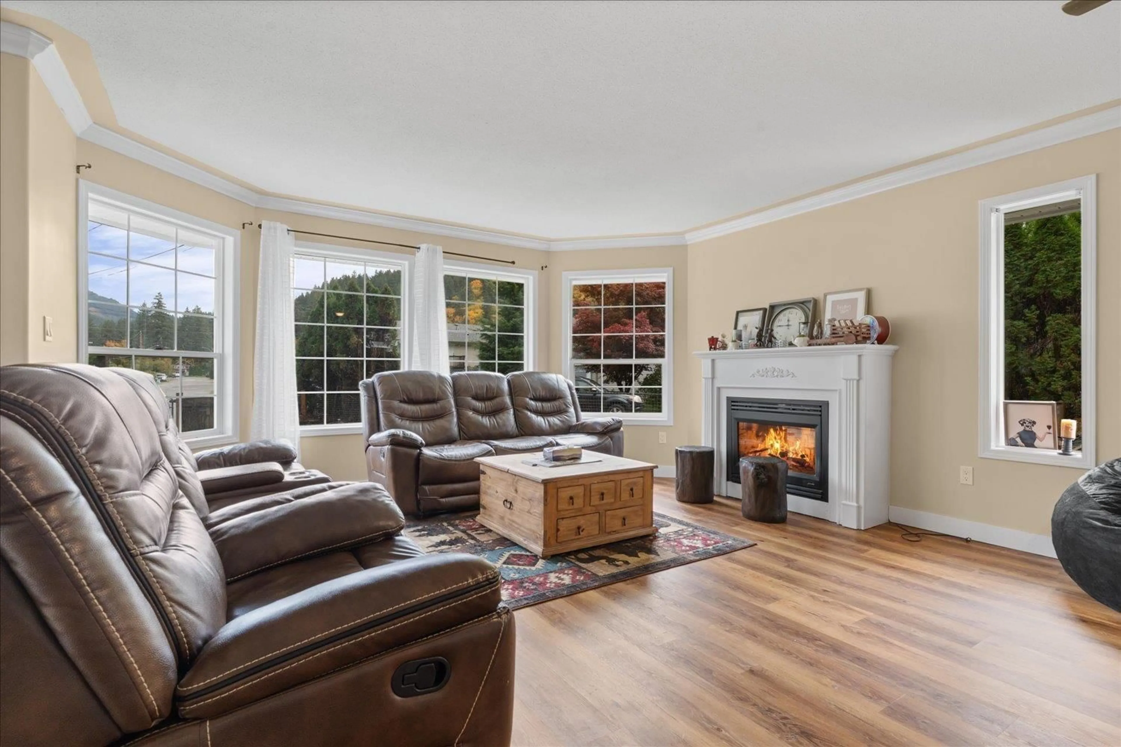 Living room with furniture, unknown for 65885 OGILVIEW DRIVE, Hope British Columbia V0X1L1