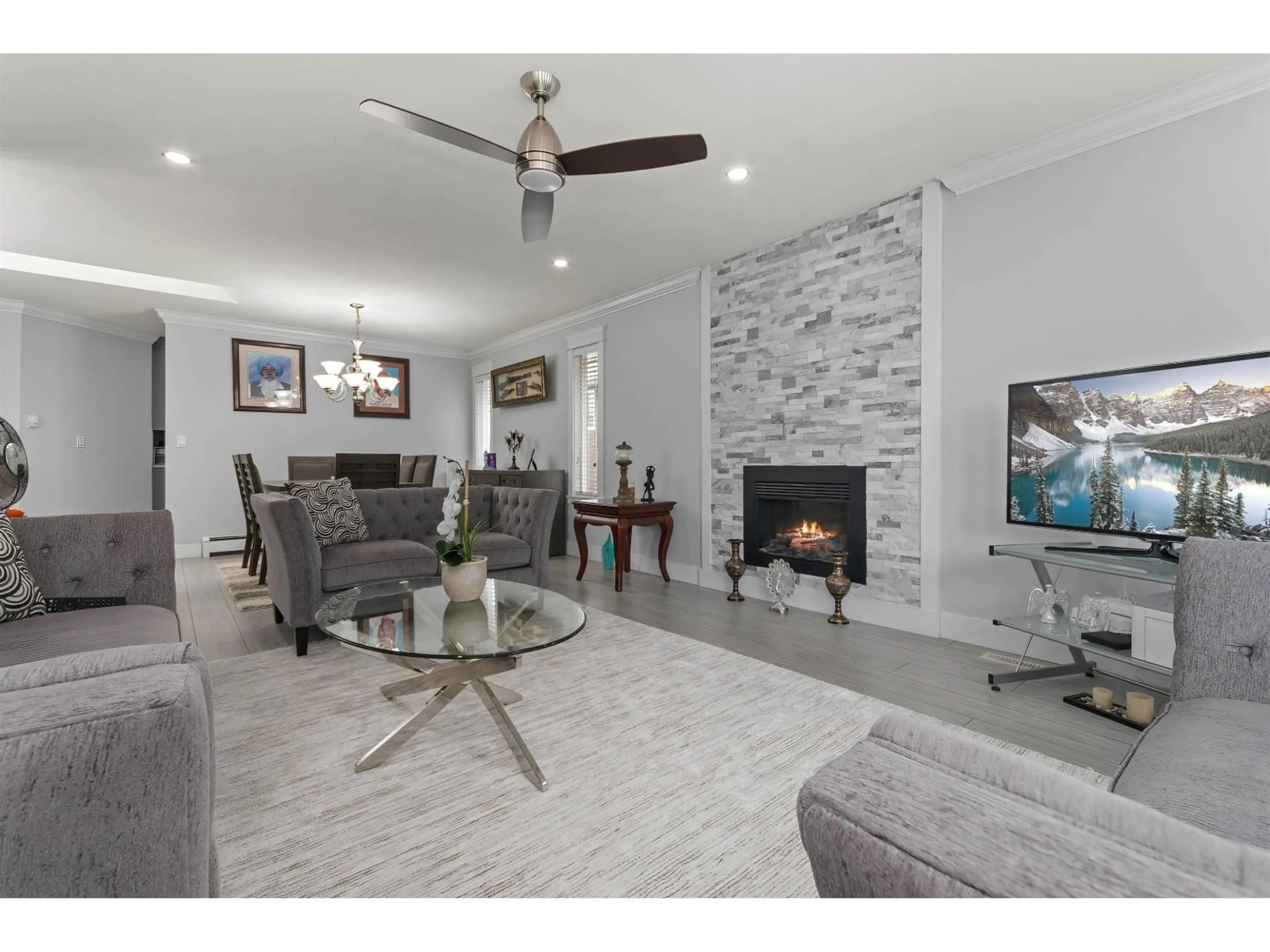 Living room with furniture, unknown for 13398 89, Surrey British Columbia V3V7W1