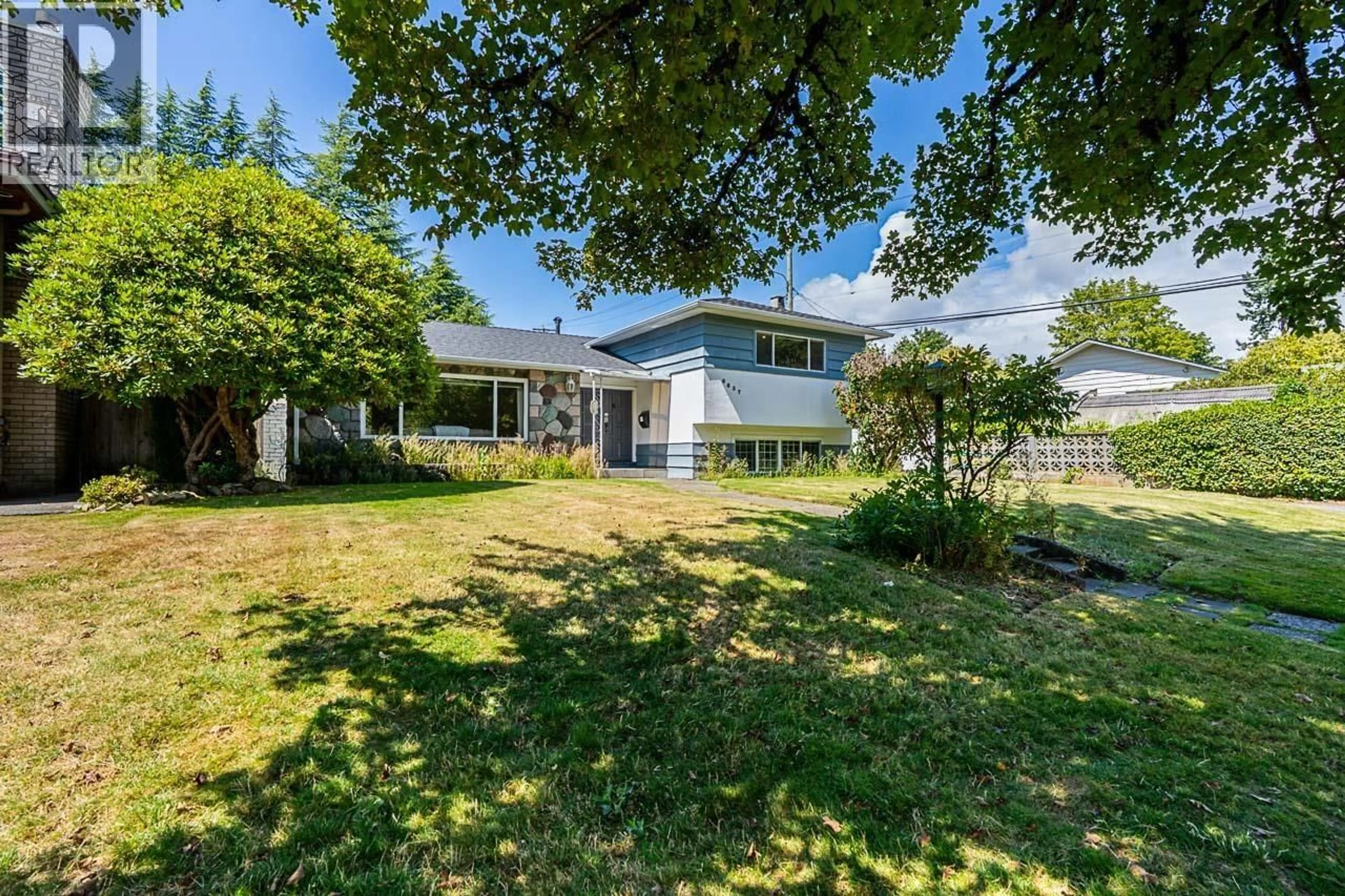 A pic from outside/outdoor area/front of a property/back of a property/a pic from drone, street for 6637 ASH STREET, Vancouver British Columbia V6P3K3